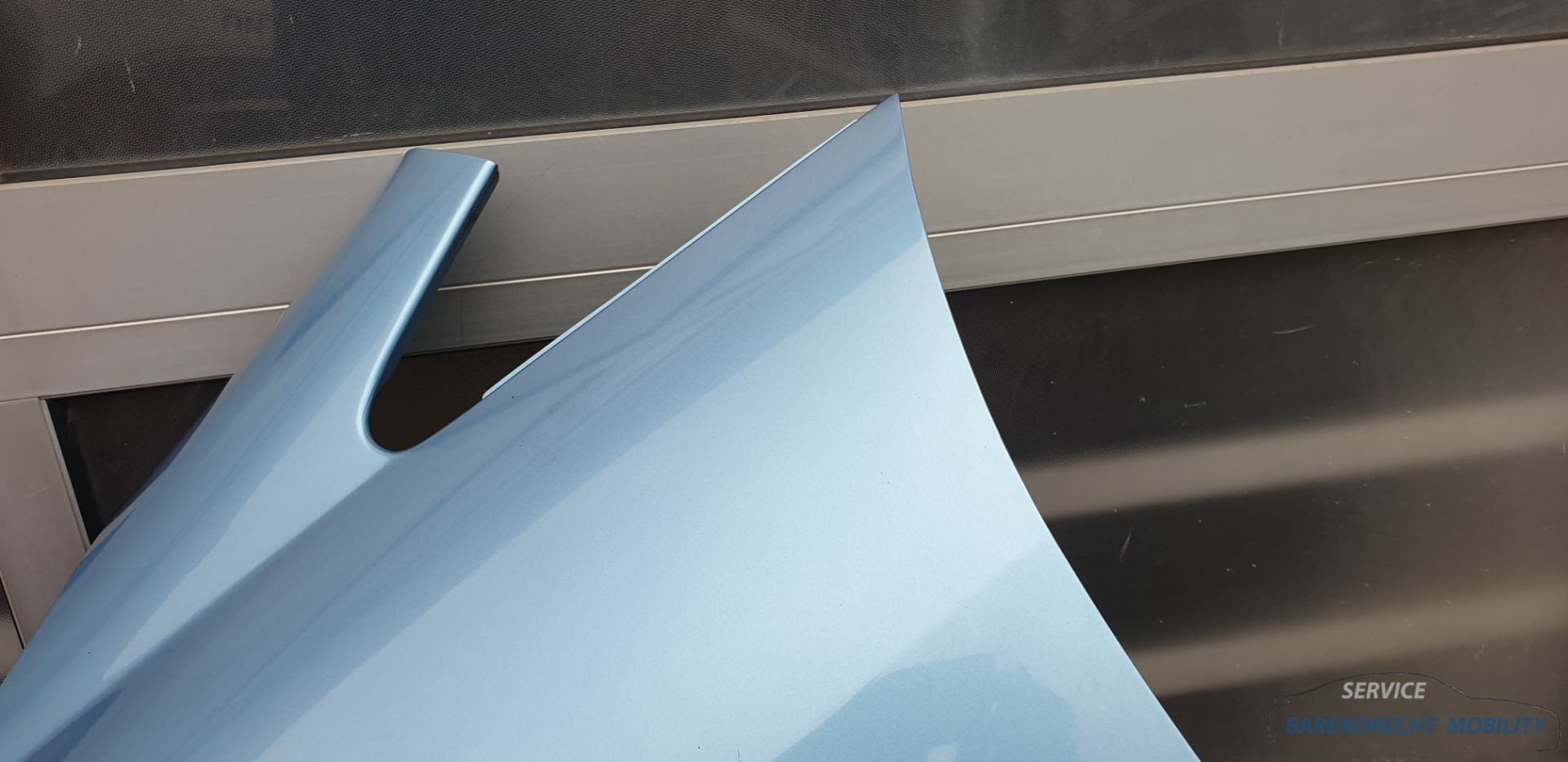 Spatbord linksvoor Grandis Mitsubishi T35a origineel gebruik, Info@mitsubishi-motors.com, Gebruikt, Voor, Mitsubishi Motors Corporation