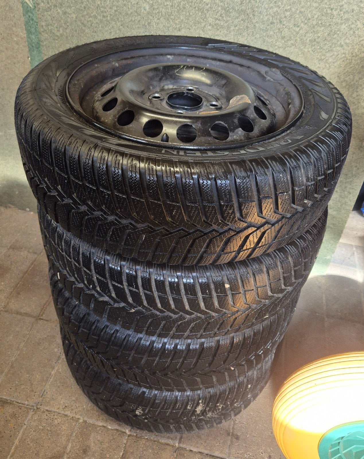 set Winterbanden 4x100 59,1mm Nissan Micra, Ophalen, Nissan
