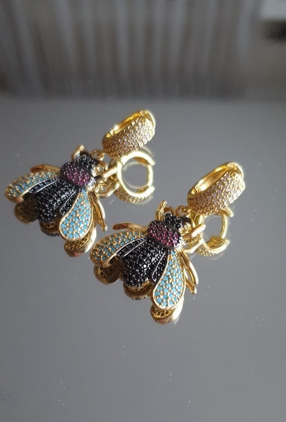 Goudkleurige oorringen met insect en Swarovski elementen, Met kristal, Overige materialen, Hangers, Verzenden
