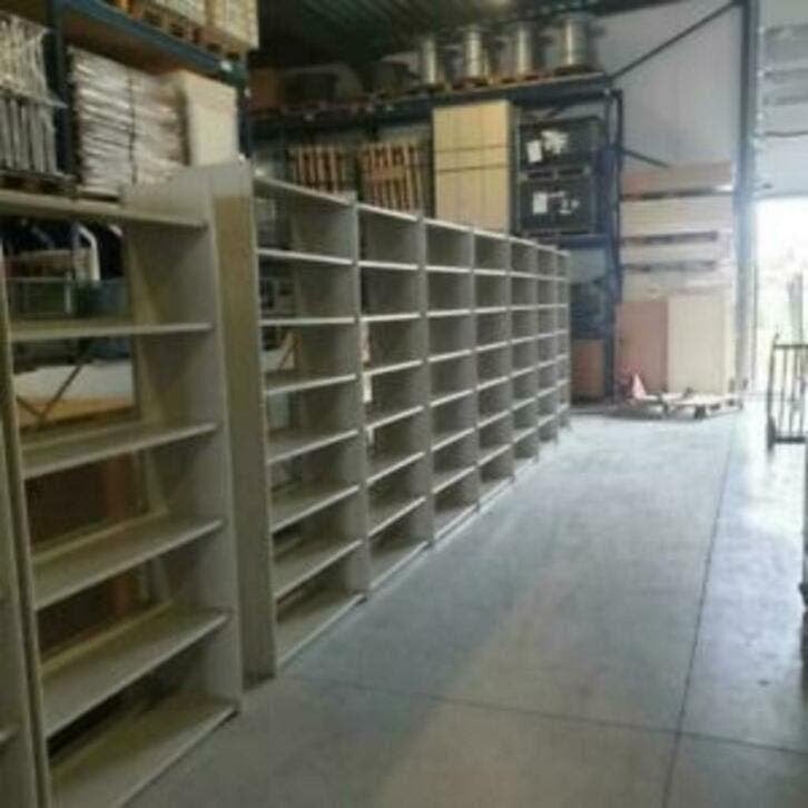 6 meter grijze metalen boekenstelling 220 cm hoog 31 cm diep, Huis en Inrichting, Kasten | Boekenkasten, Ophalen, Gebruikt, 25 tot 50 cm