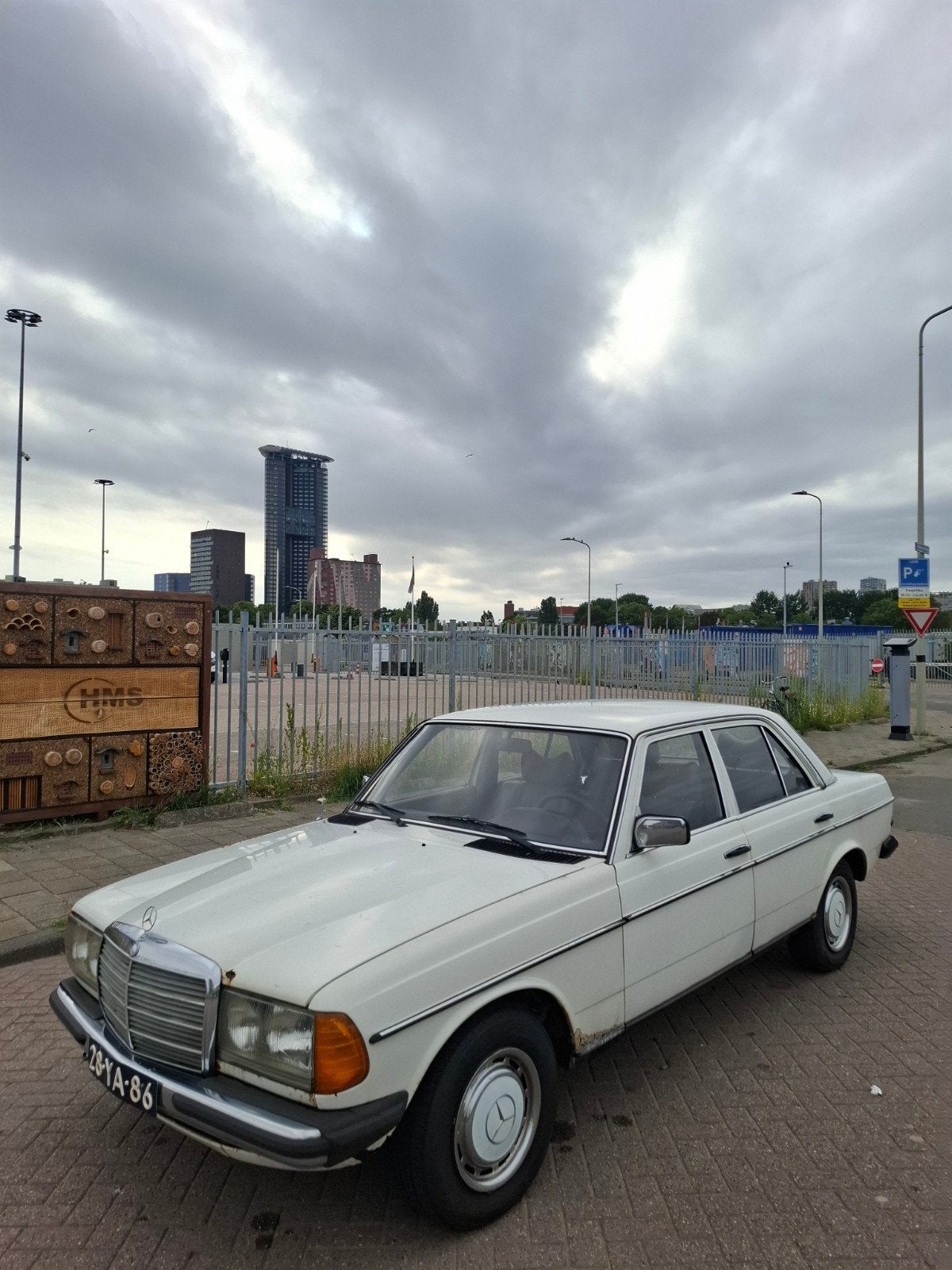 Mercedes W123 300D bouwjaar 1977 wordt 50 jaar revisie motor, Automaat, Achterwielaandrijving, Wit, Leder