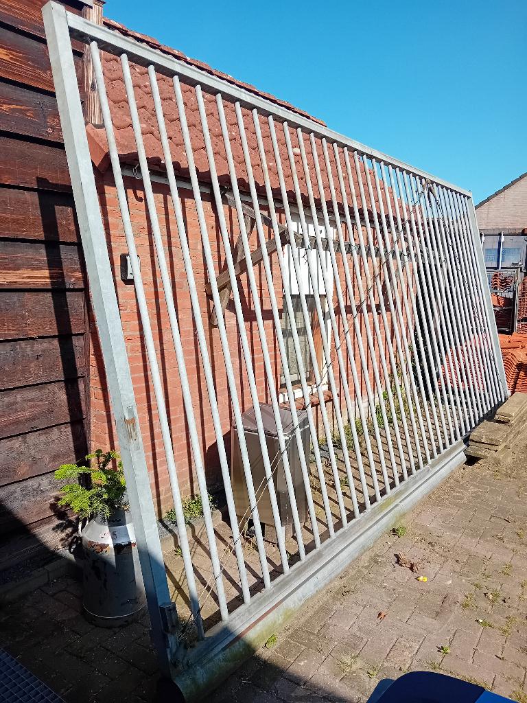 heras elektrische schuifpoort 5 meter 50 cm, Ophalen, Met poort, Gebruikt, Spijlenhekwerk