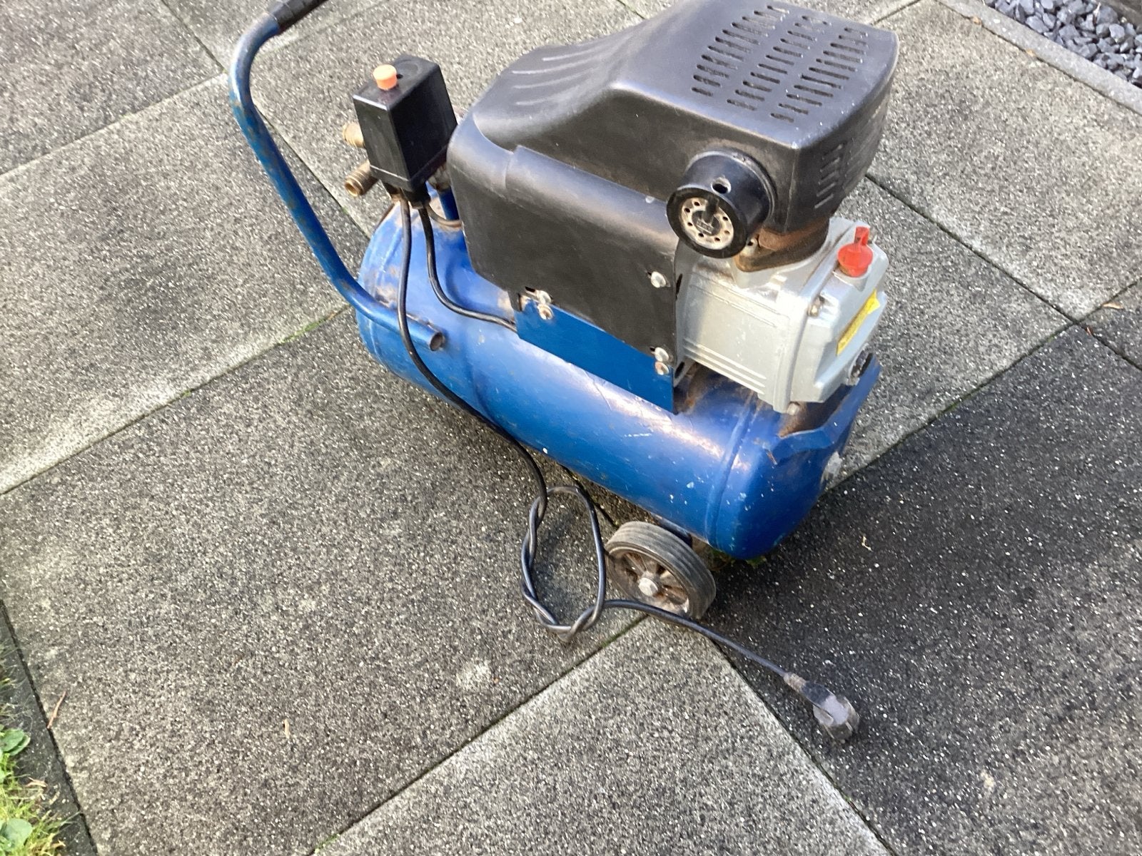 Gebruikte compressor met wielen, Gebruikt, 6 tot 10 bar, Ophalen of Verzenden, Minder dan 200 liter/min