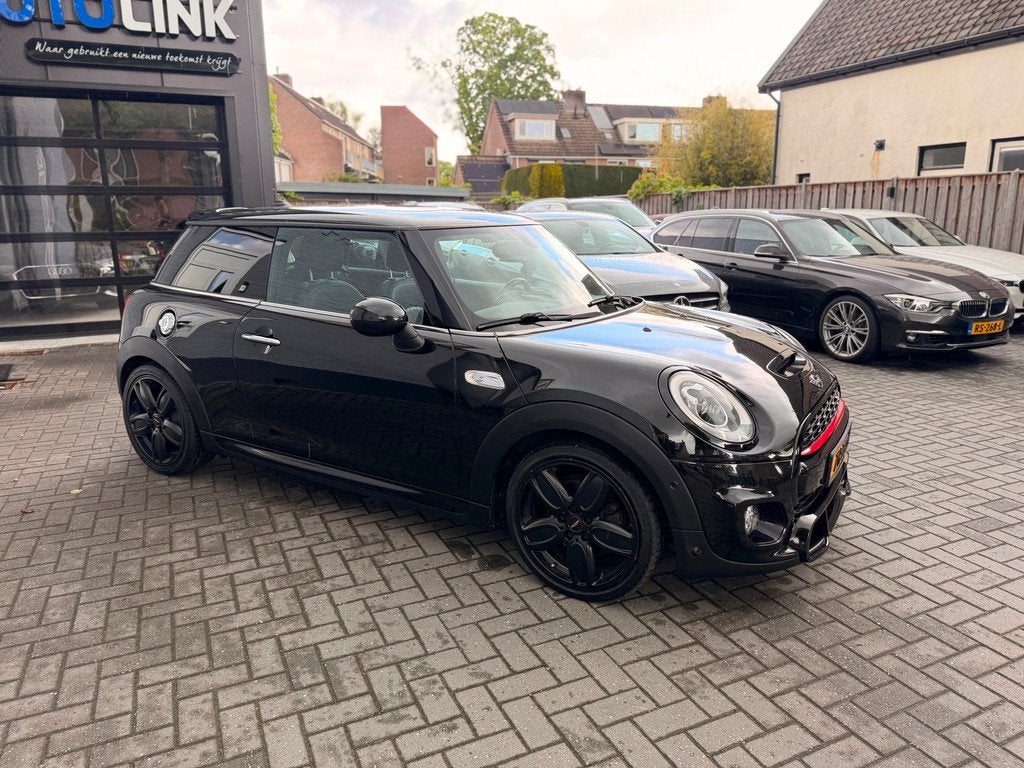 Mini Mini 2.0 Cooper S | VOLLEDIG JCW | PANO | LEER | CAMERA, Voorwielaandrijving, 1998 cc, Gebruikt, 4 stoelen