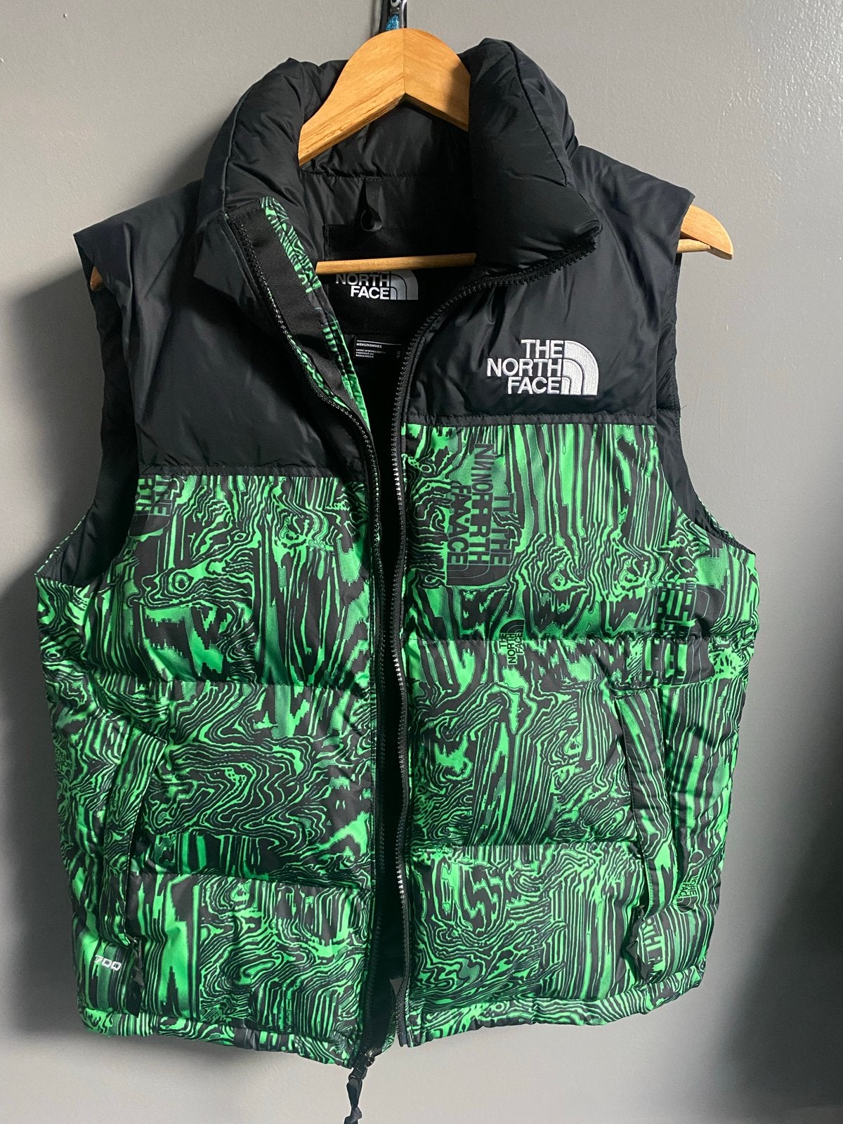 The North Face Nuptse Bodywarmer Groen Zwart Maat S, Kleding | Heren, Bodywarmers, Ophalen of Verzenden, Zo goed als nieuw, Maat 46 (S) of kleiner