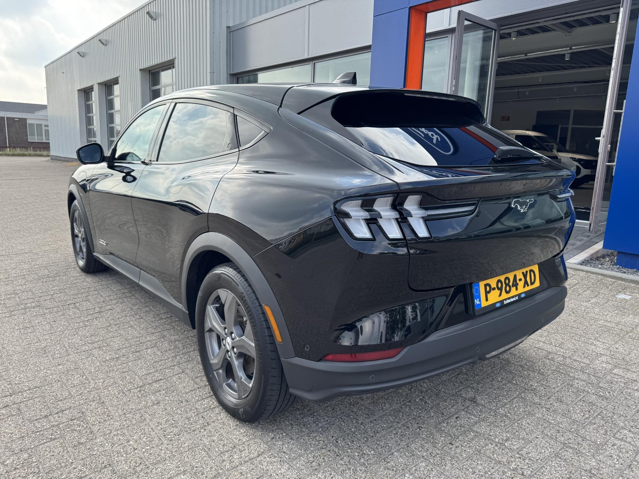 Foto 4 van Ford Mustang Mach-E Extended RWD 98 kWh 294pk | Technology P