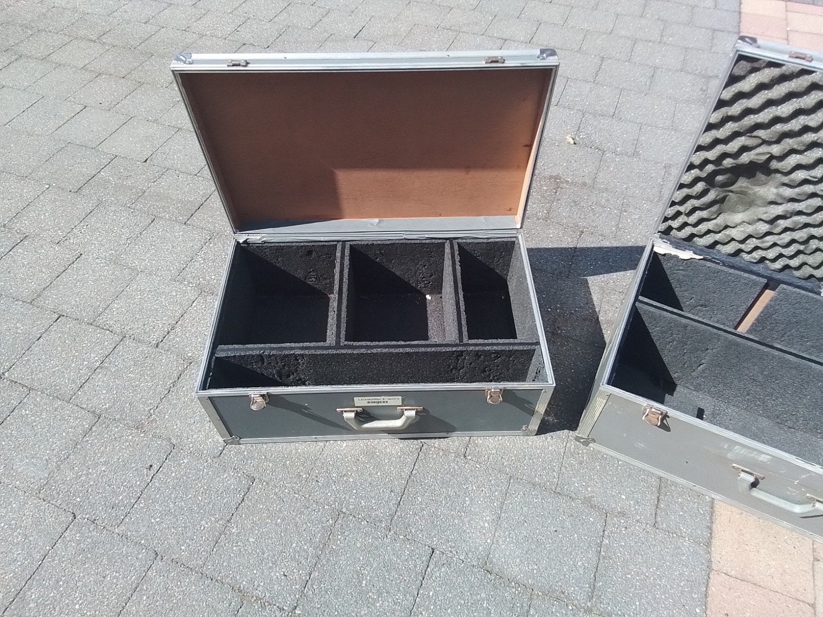 2 Flightcases, waarvan 1 met wielen - 70,5x43x27 cm, Muziek en Instrumenten, Behuizingen en Koffers, Ophalen of Verzenden, Gebruikt