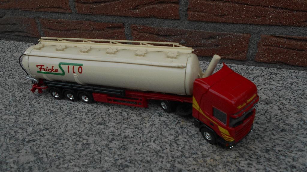 Scania 144 Fricke Transporte Silo Lion toys 1/50, Ophalen of Verzenden, Zo goed als nieuw, Bus of Vrachtwagen, Lion Toys