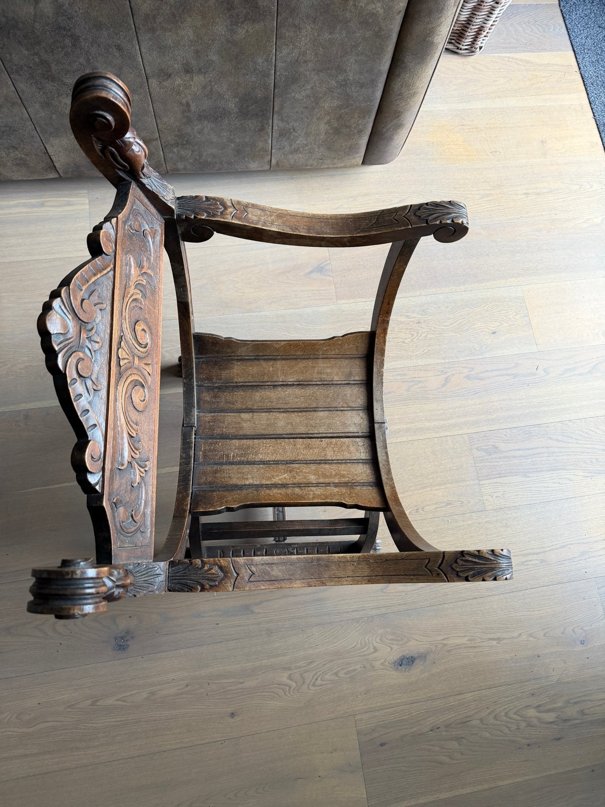 Antieke Dagobert stoel, rijk bewerkt hout, Antiek en Kunst, Ophalen