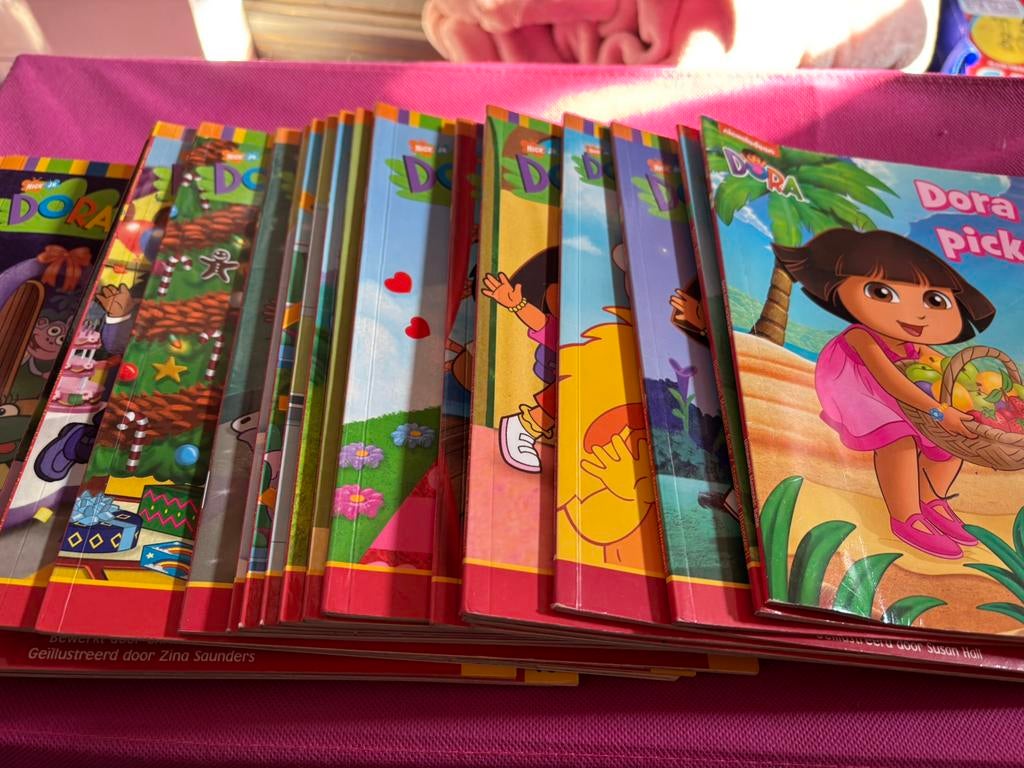 Dora boekjes bundel, Meerdere comics, Ophalen, Gelezen, Europa