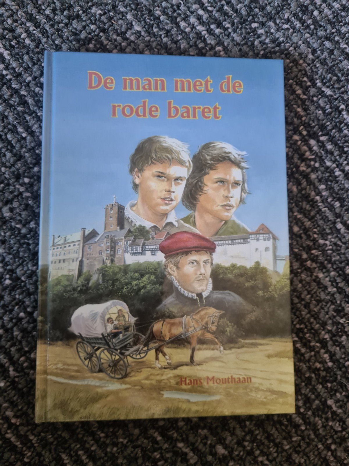 De man met de rode baret - Hans Mouthaan, Ophalen of Verzenden, Zo goed als nieuw, Hans Mouthaan, Fictie