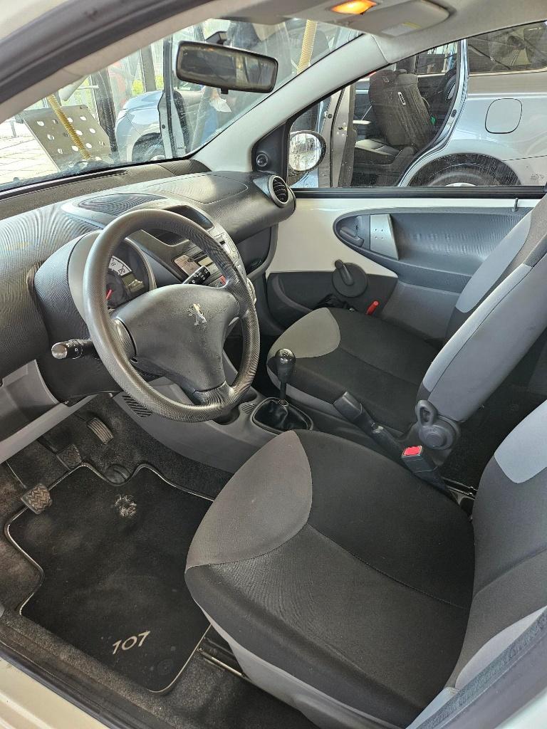 Peugeot 107 1.0 12V 5DR 2011 Wit, Auto's, Voorwielaandrijving, Stof, 4 stoelen, Origineel Nederlands