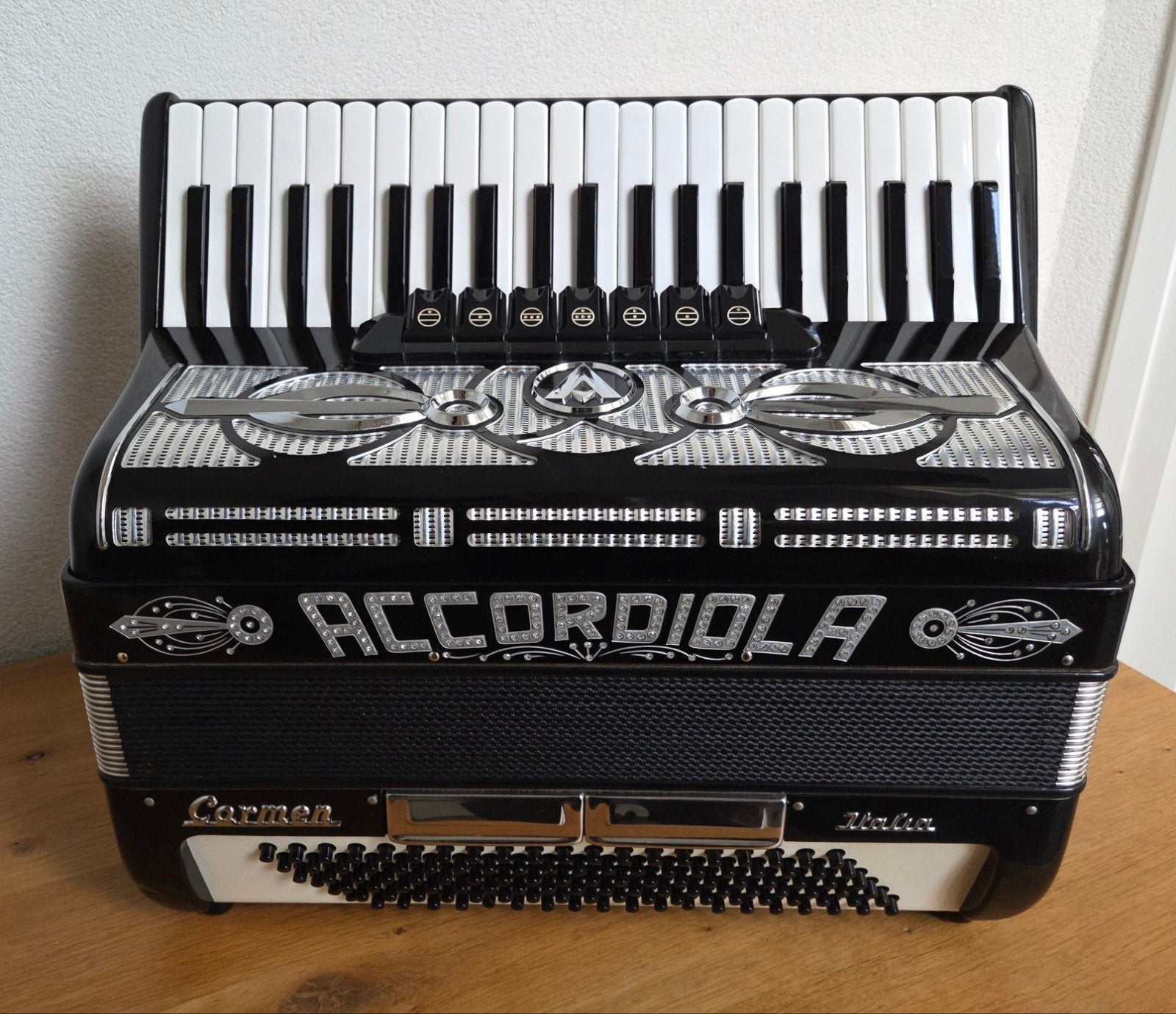 Accordiola Carmen musette accordeon in zeer goede staat, Ophalen, Gebruikt, Met koffer, Toetsaccordeon
