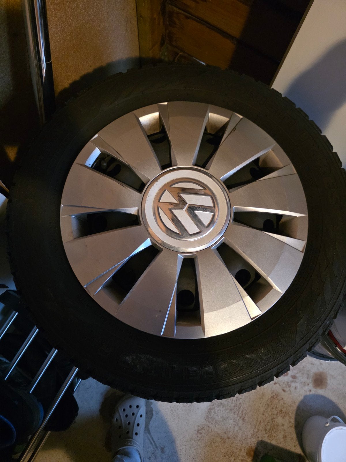 VW Up Winterbanden Nokian 175/65/14 met velg en doppen, Auto-onderdelen, Banden en Velgen, Ophalen, 14 inch, 175 mm, Banden en Velgen