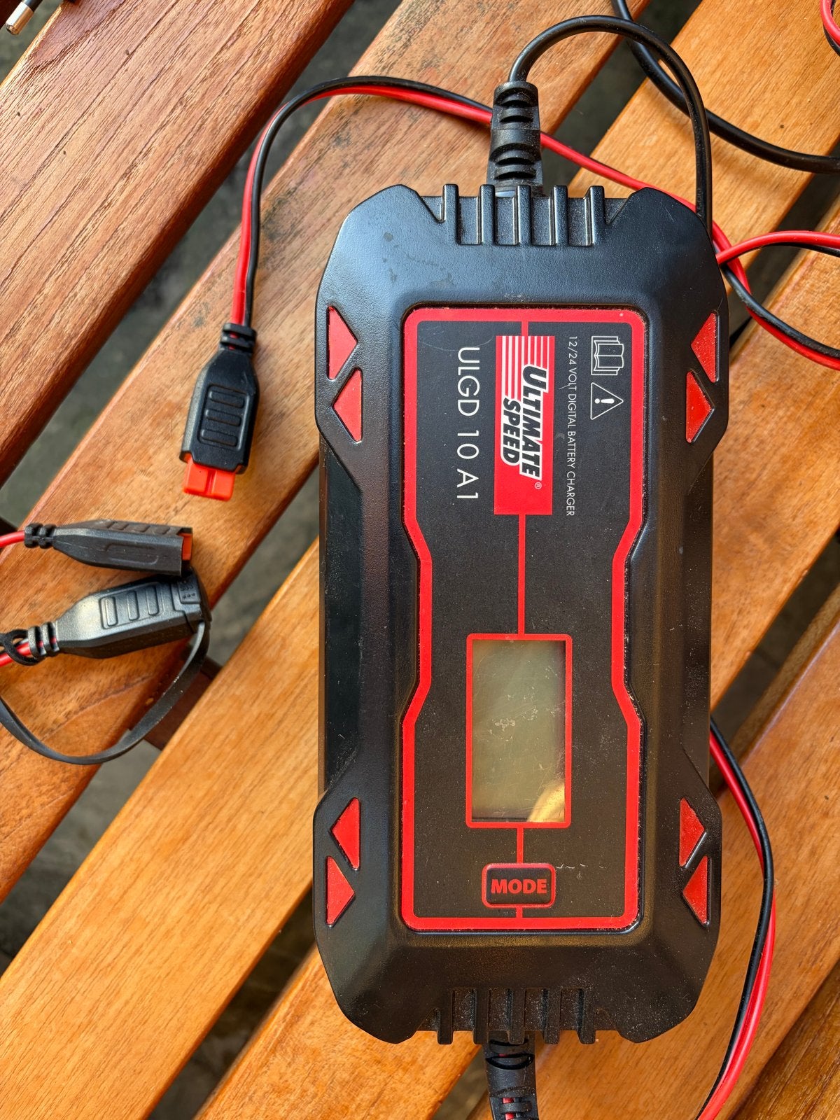 Ultimate Speed Acculader ULGD 10 A1 incl. BMW plug.