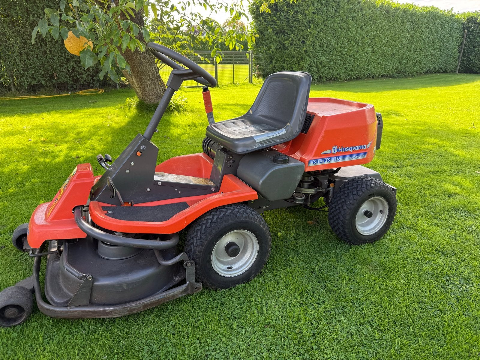 Husqvarna Rider 13 zitmaaier- hydrostaat - 12,5 pk, Ophalen of Verzenden, Gebruikt, Elektrische starter, 90 tot 120 cm