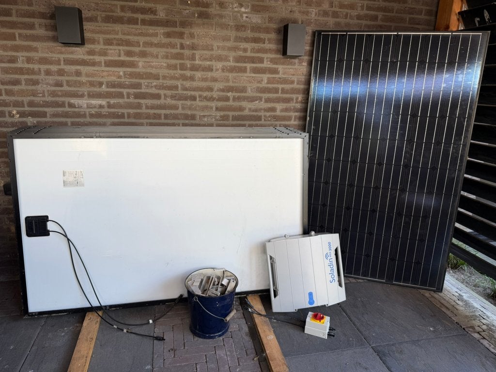 10 Hyundai zonnepanelen + Soladin Web omvormer en toebehoren, Ophalen, Gebruikt, Compleet systeem, 200 wattpiek of meer
