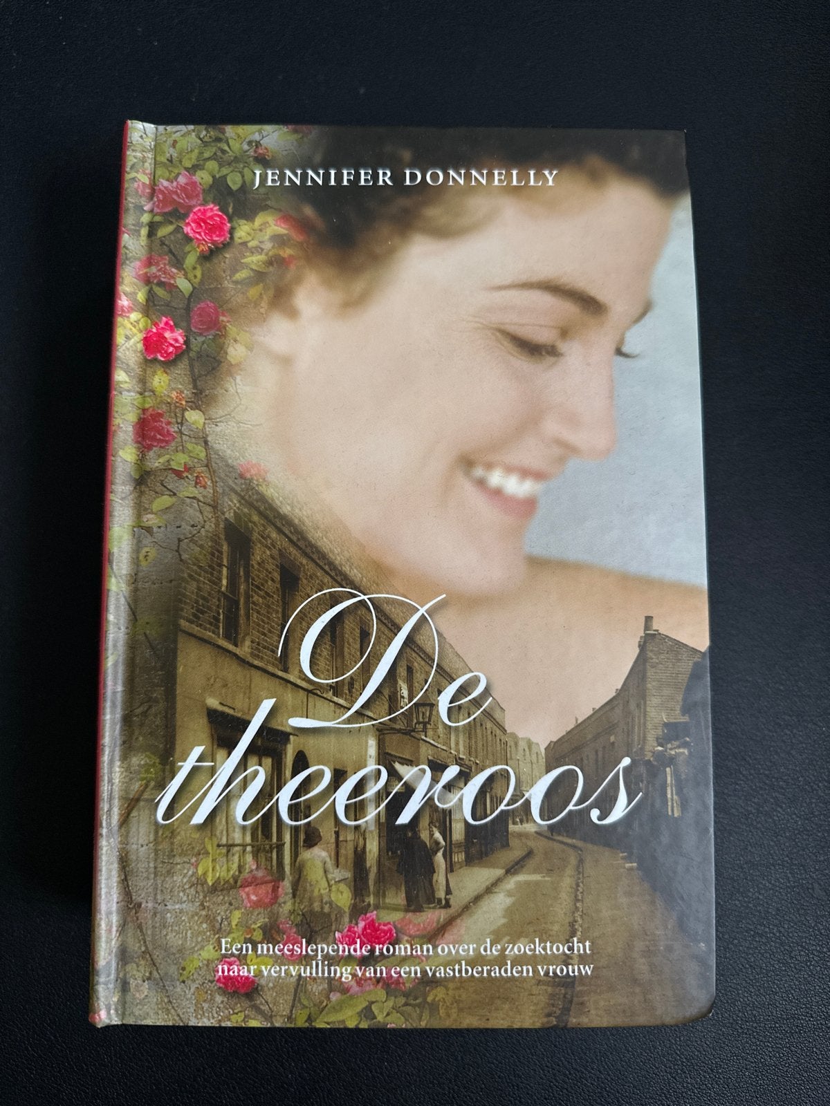 De theeroos - Jennifer Donnelly (Hardcover), Ophalen of Verzenden, Gelezen