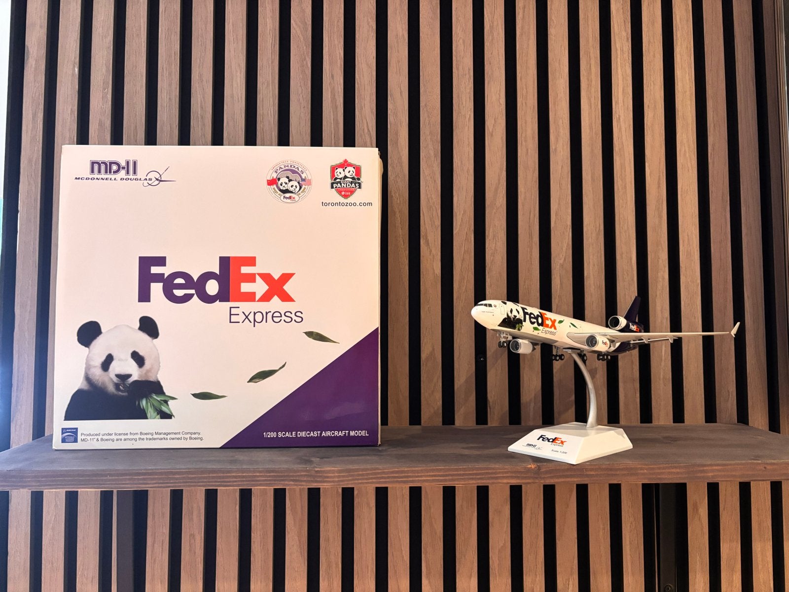 FedEx Express MD-11 Panda Vliegtuigmodel 1:200, Overige merken, 1:144 tot 1:200, Ophalen of Verzenden, Zo goed als nieuw