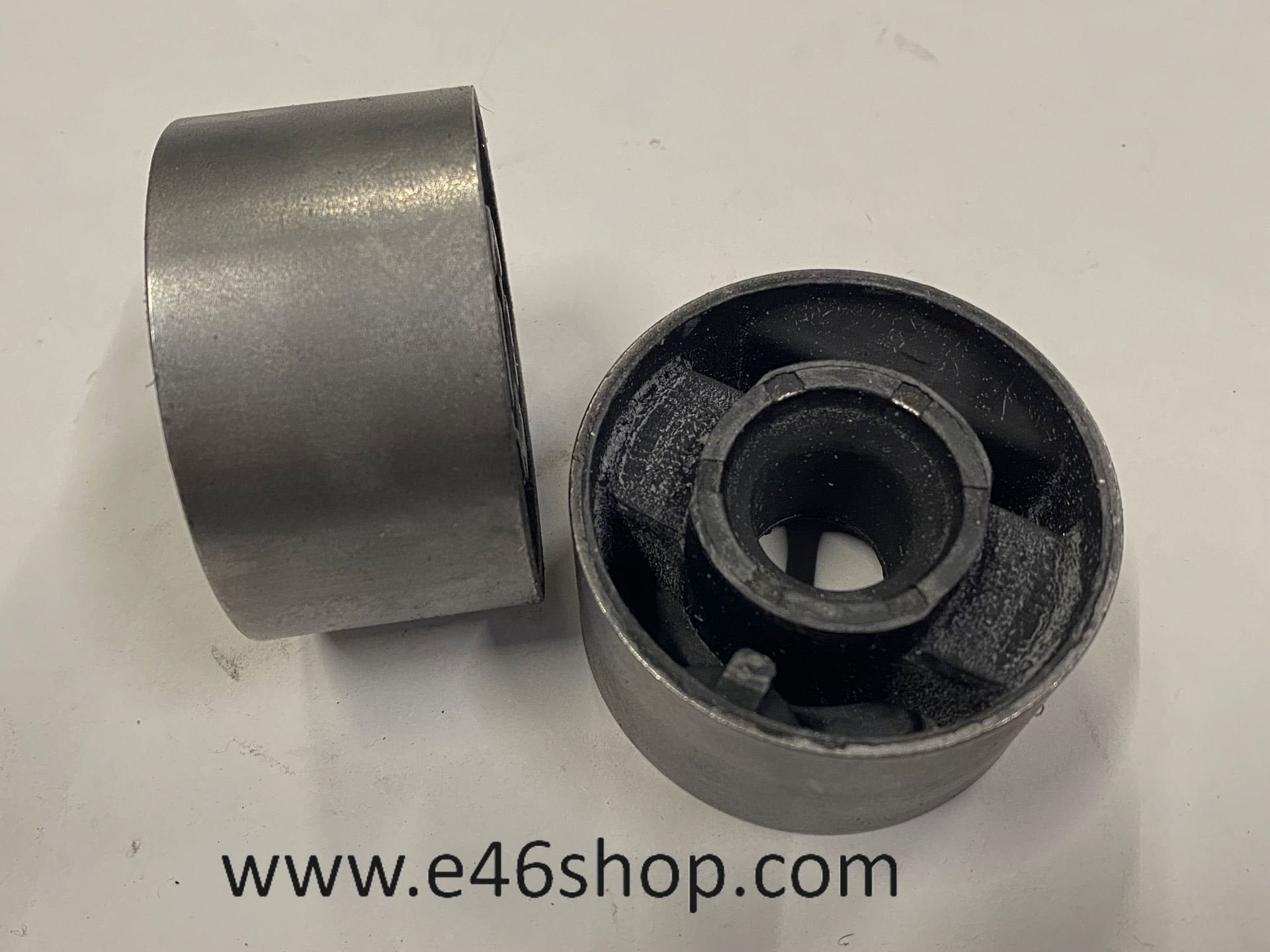 BMW E36 -  Z3 DRAAGARMRUBBERS OE 31129059288 NIEUW, -, -, Nieuw, Ophalen of Verzenden