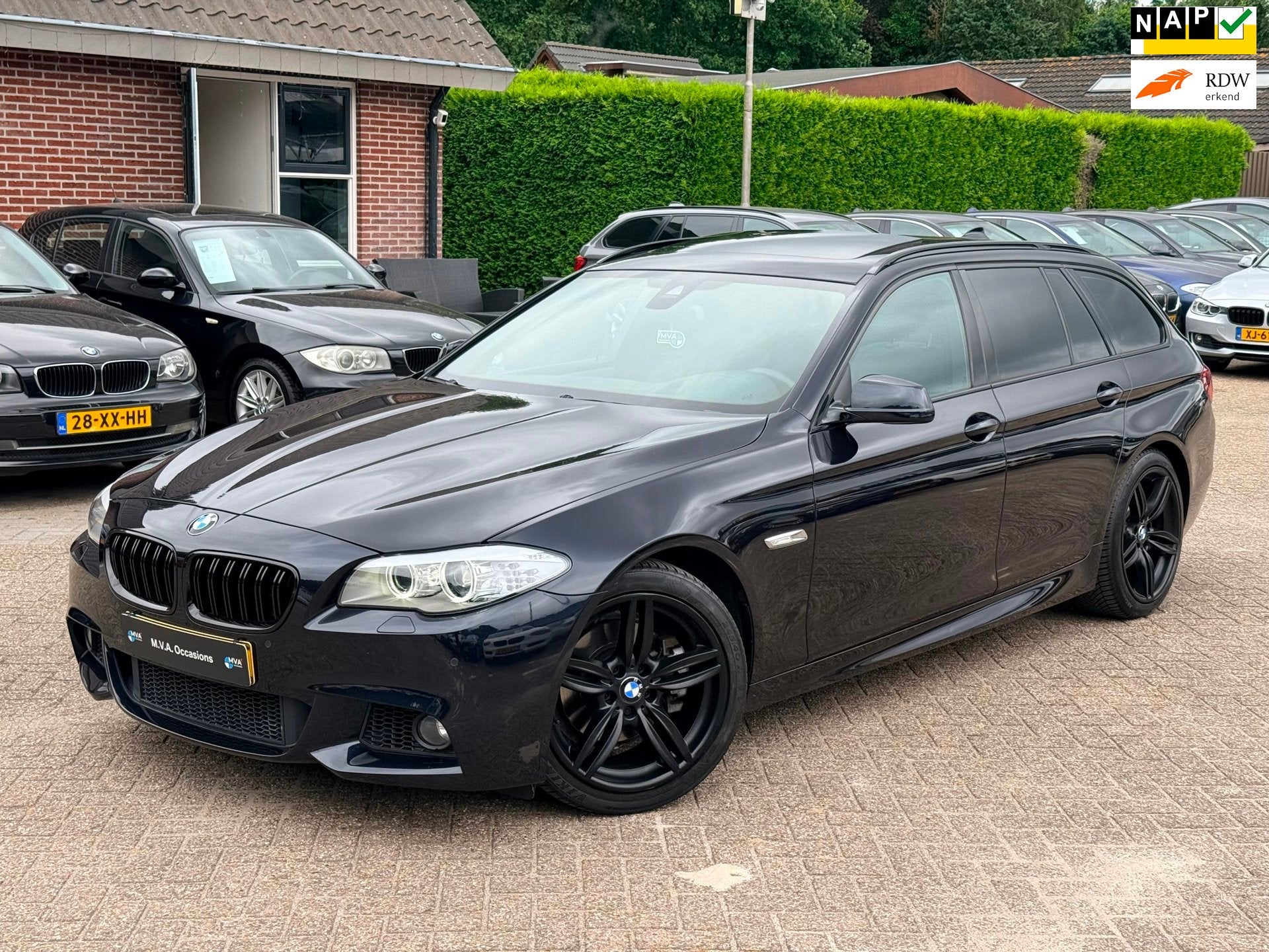BMW 5-serie Touring 520i High Executive M Sport|Nieuwe Ketti, Auto's, Euro 5, Achterwielaandrijving, Gebruikt, Zwart