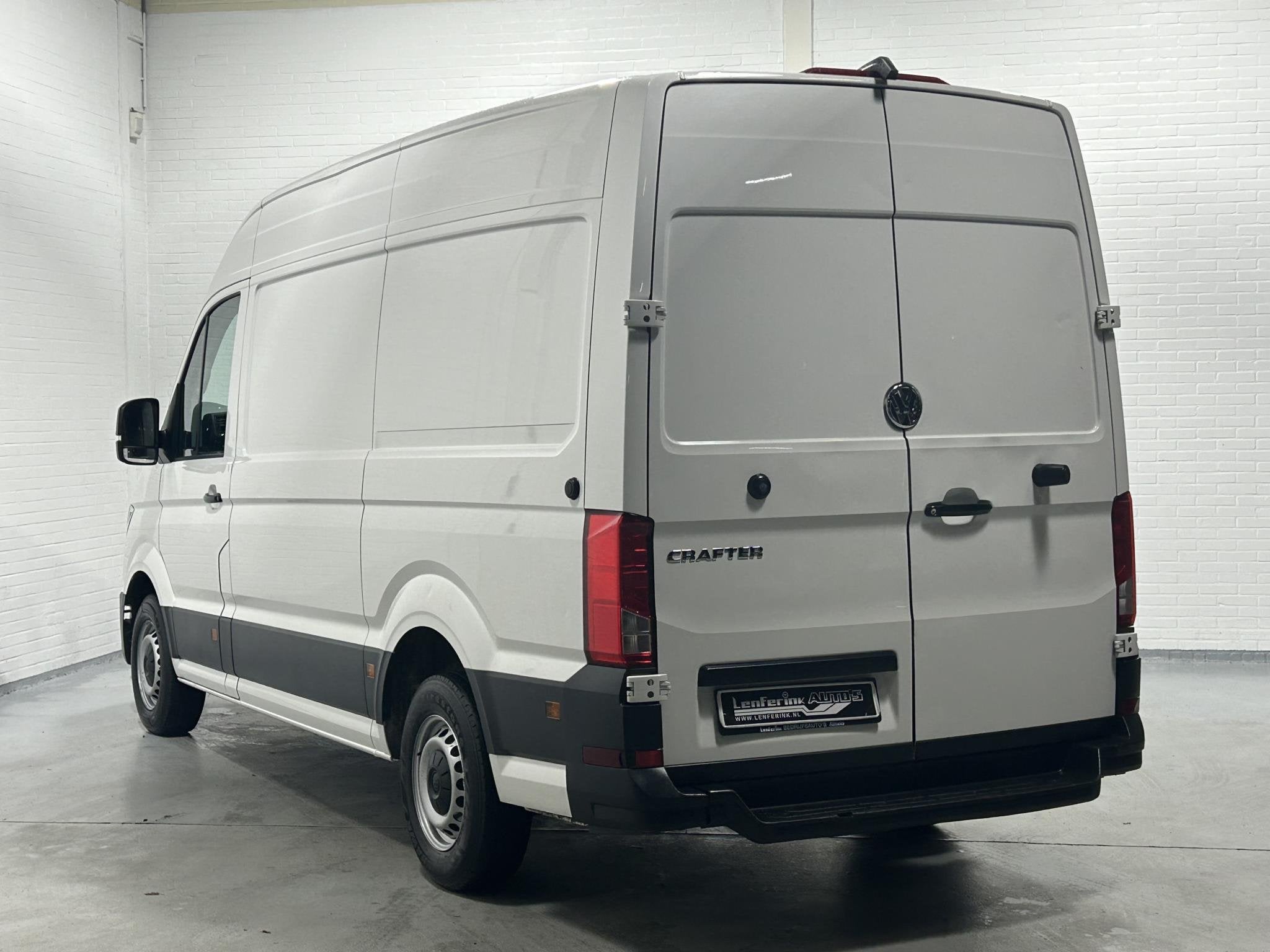 Volkswagen Crafter 2.0 TDI 140 pk L3H3 Navi, Camera, Cruise, Voorwielaandrijving, Stof, Gebruikt, 4 cilinders