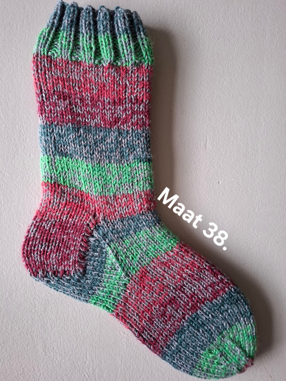 Handgebreide sokken in kerstprint. Maat 38., Ophalen of Verzenden, Nieuw, Maat 35 t/m 38, Sokken en Kniesokken