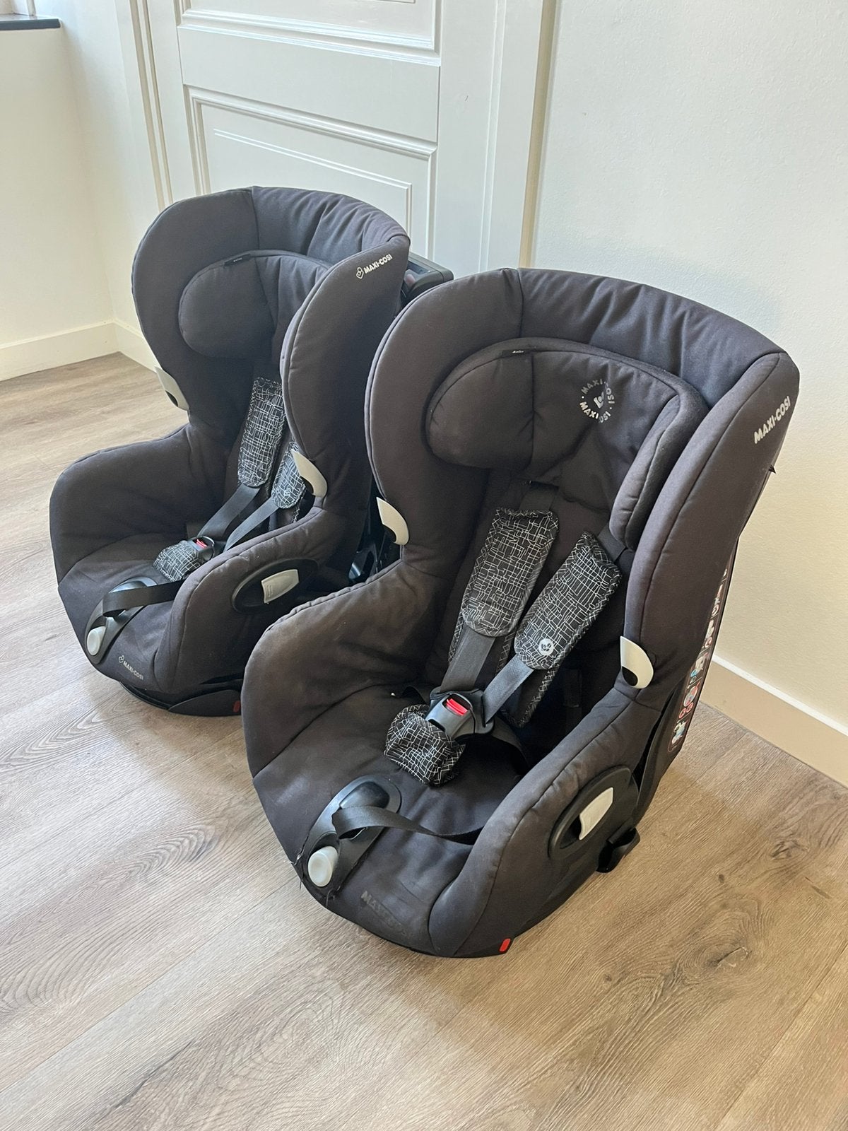 2x Maxi-Cosi Axiss Blackgrid, Ophalen, 9 t/m 18 kg, Slaapstand, Maxi-Cosi