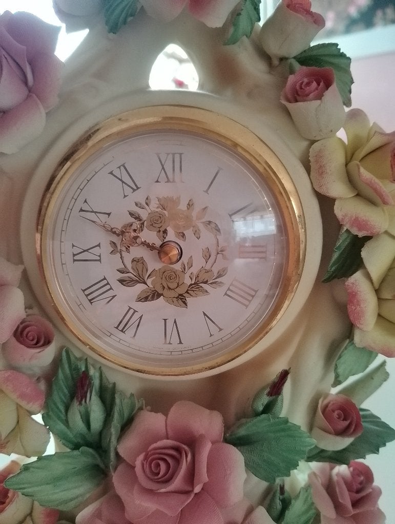 Capodimonte klok, Huis en Inrichting, Woonaccessoires | Klokken, Ophalen of Verzenden, Zo goed als nieuw, Wandklok