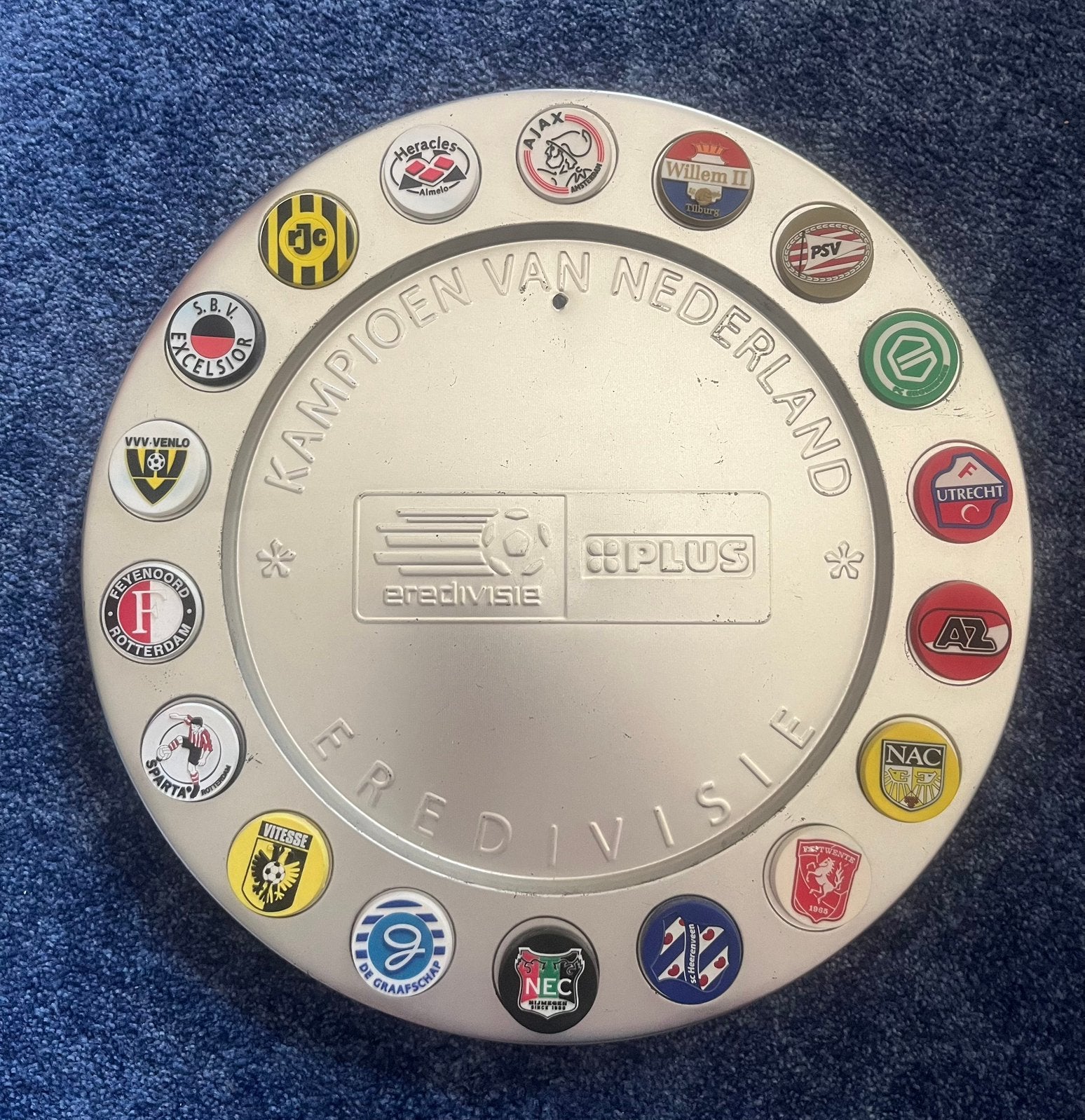 Schaal met voetbalclub magneten, Verzamelen, Plus, Ophalen of Verzenden