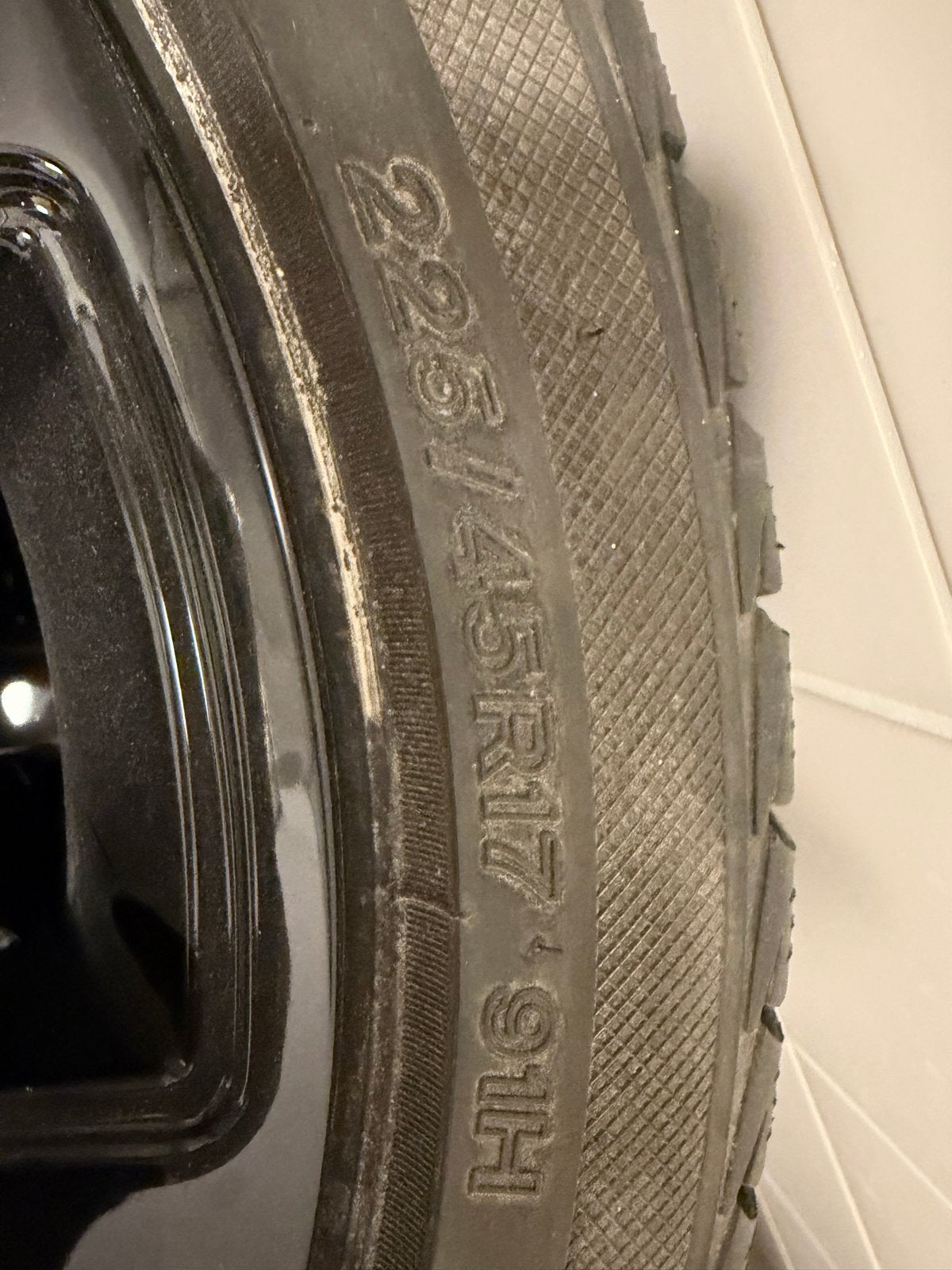 Zwarte velgen met winterbanden 225/45R17, Gebruikt, Banden en Velgen, 17 inch, 225 mm