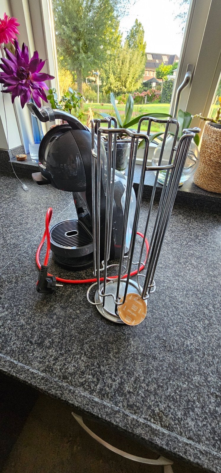 Foto 4 van Dolce Gusto koffiezetapparaat met cuphouder