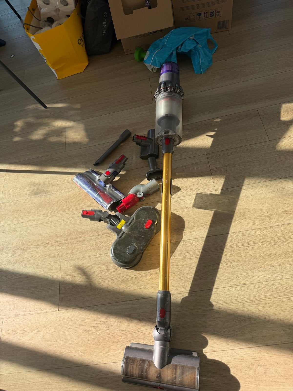 Dyson V11 (SV14) Goud - Complete set met dweilfunctie, Ophalen, Gebruikt, Draadloos, Dyson