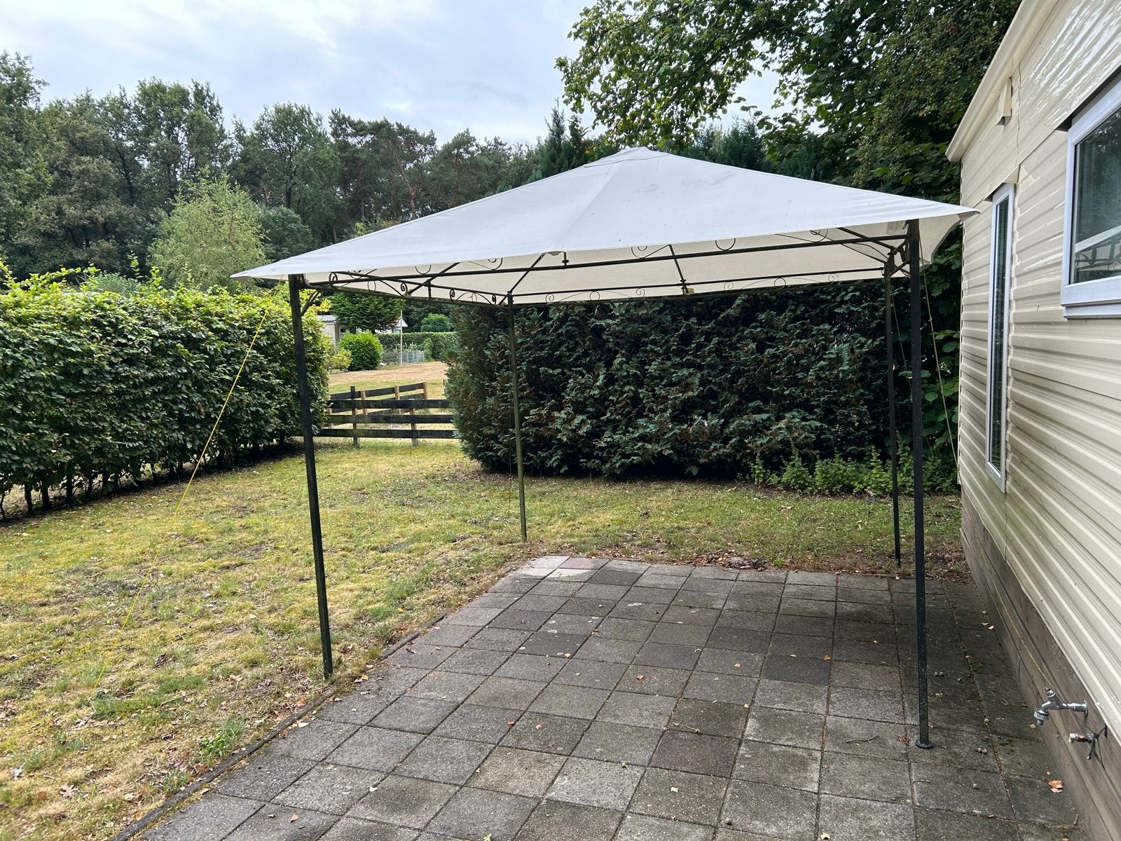 Gebruikte schaduwdoek / zonwering - voor Tuin of Camping, Ophalen, Gebruikt, Minder dan 4 meter, Paviljoen