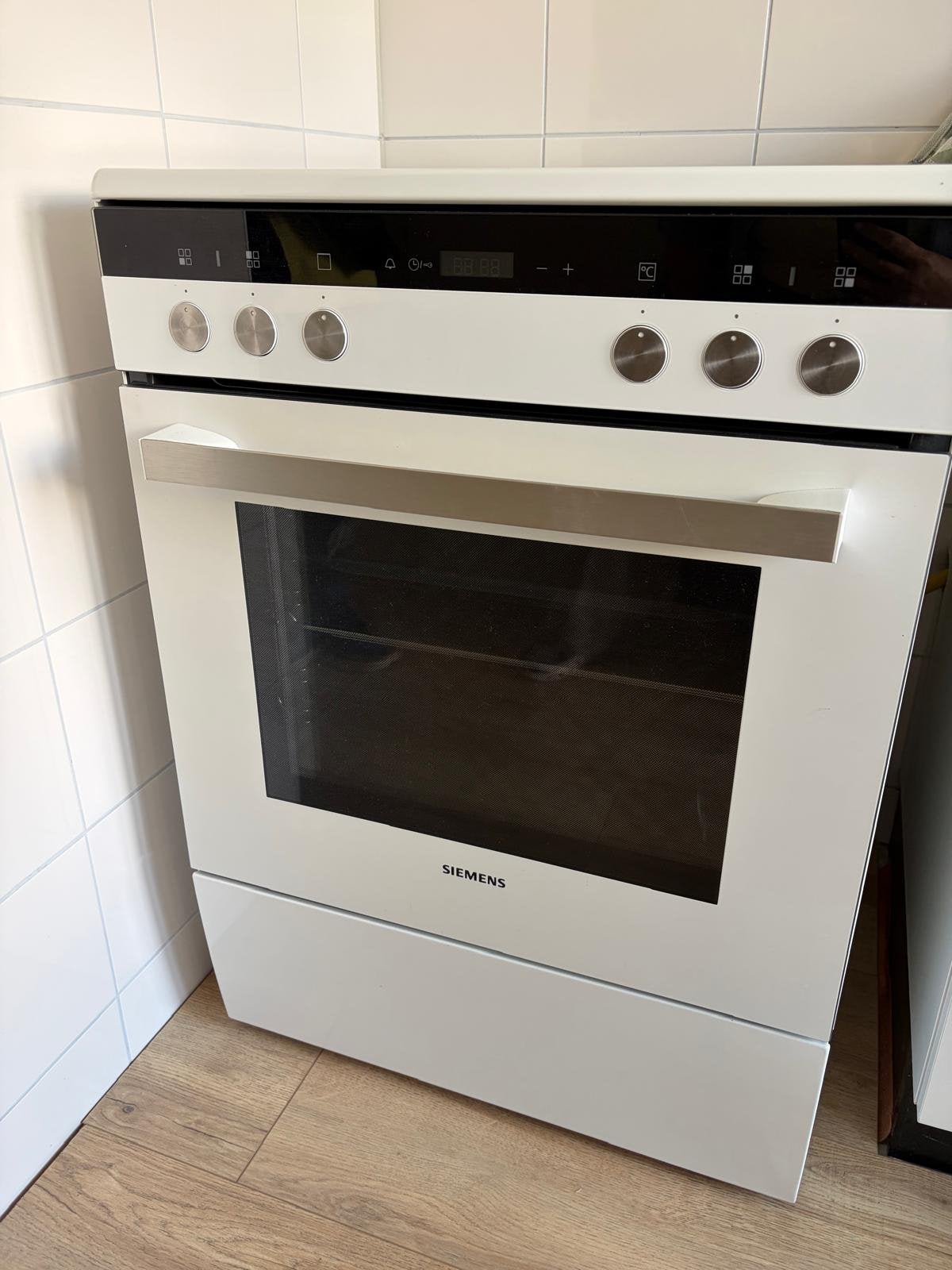 Siemens fornuis met oven, Ophalen, Keramisch, 4 kookzones, Zo goed als nieuw