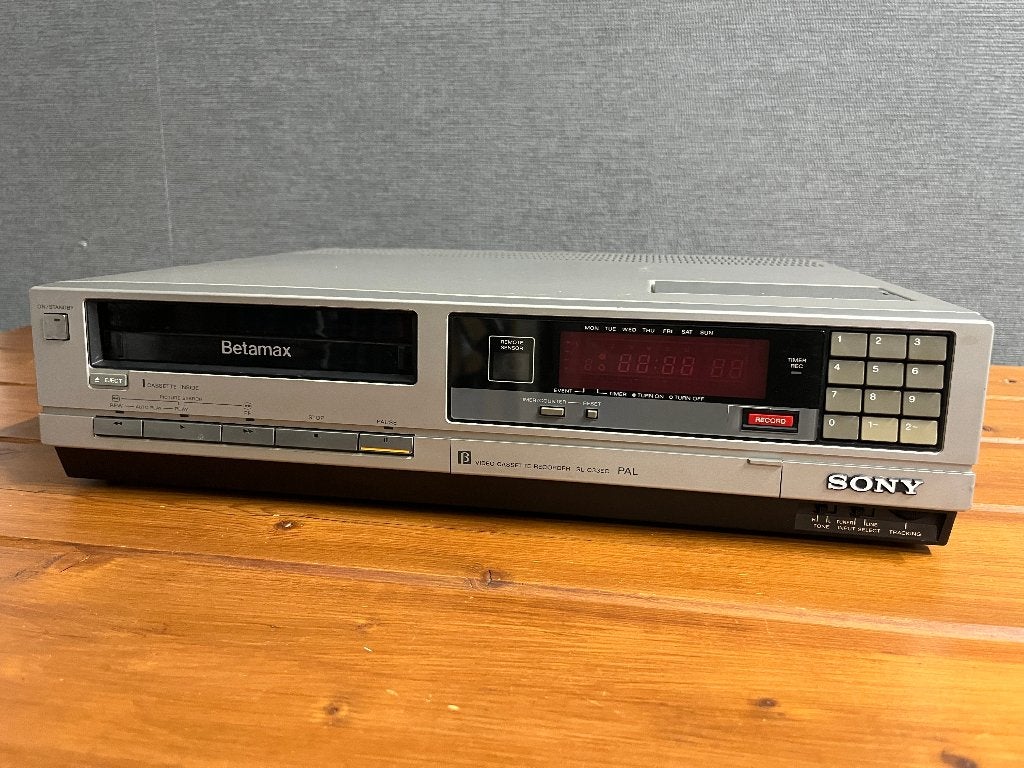 Defecte  Sony SL-C33EC betamax videospeler videorecorder, Audio, Tv en Foto, Videospelers, Ophalen of Verzenden, Niet werkend
