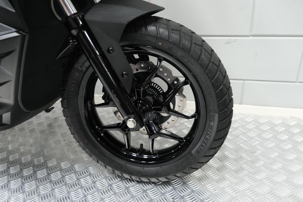 Aprilia SR GT 200 SCOOTER (bj 2025), Motoren, LED Verlichting, Bedrijf, Aprilia Nederland, Overig