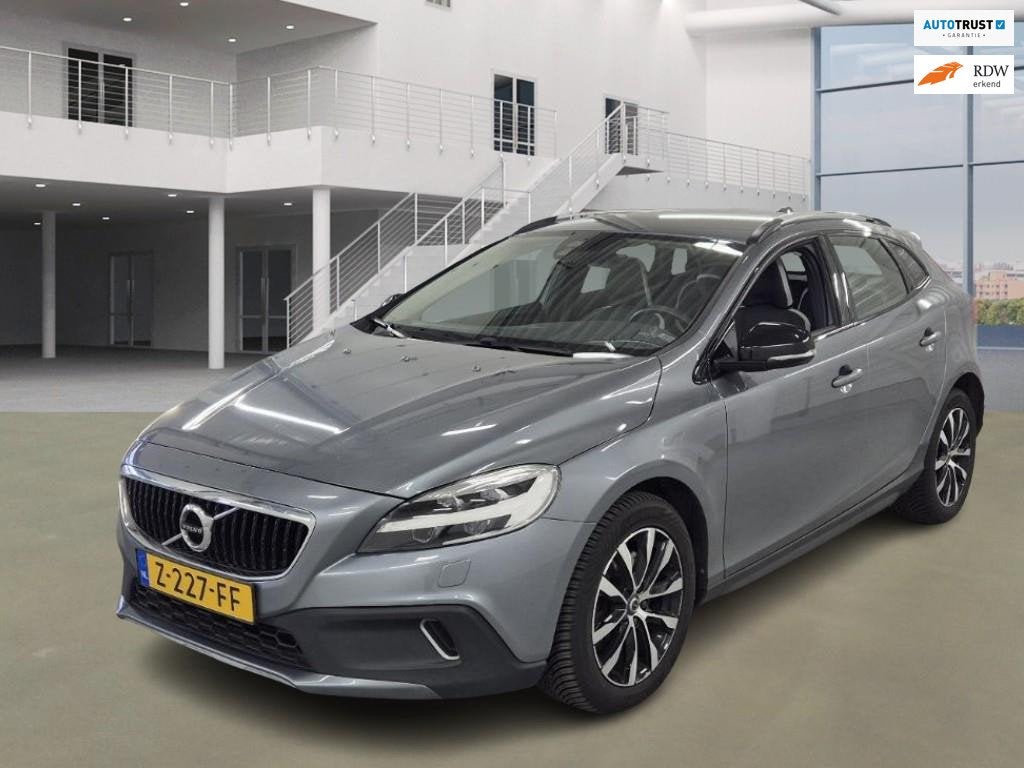 Volvo V40 Cross Country 1.5 T3 Polar+ Luxury, Auto's, Euro 6, 4 cilinders, 700 kg, Leder