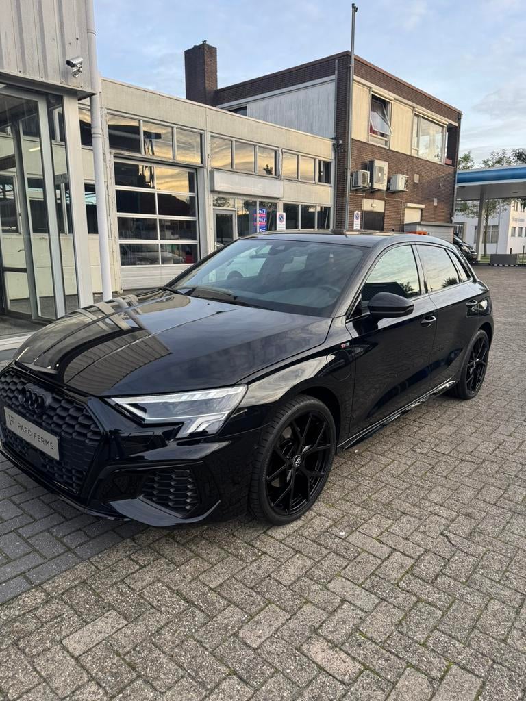 Audi A3 40 TFSI e 3x S-line | Alcantara | RS velgen, 4 cilinders, 1535 kg, Zwart, Plug-in hybride