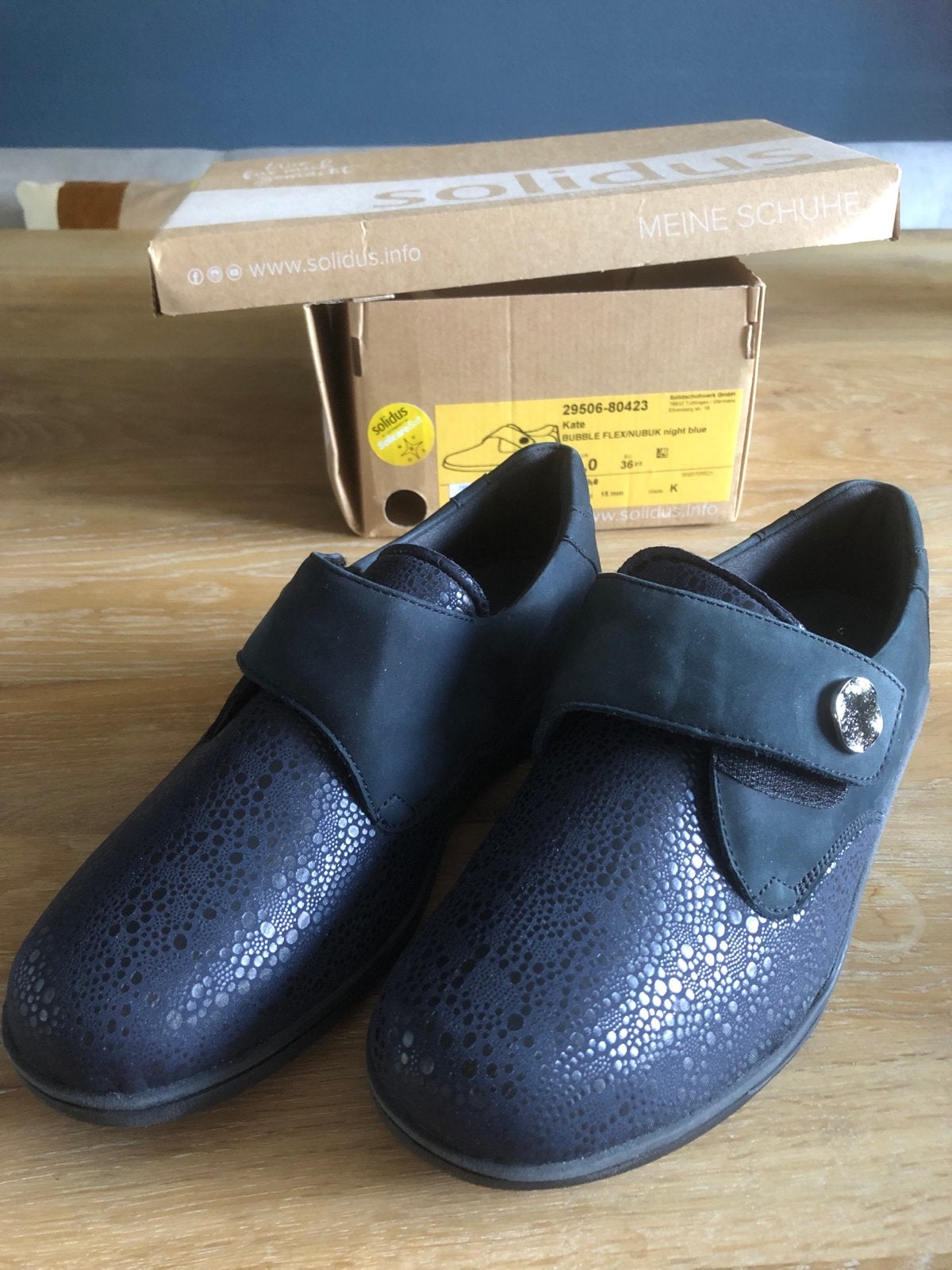 Donkerblauwe Solidus schoenen met klittenband, maat 4 K, Ophalen, Zo goed als nieuw, Blauw, Schoenen met lage hakken