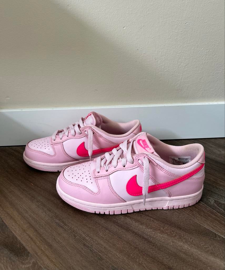 Nike Dunk Low Triple Pink sneakers: maat 36,5, Kleding | Dames, Schoenen, Ophalen of Verzenden, Gedragen, Roze, Sneakers of Gympen
