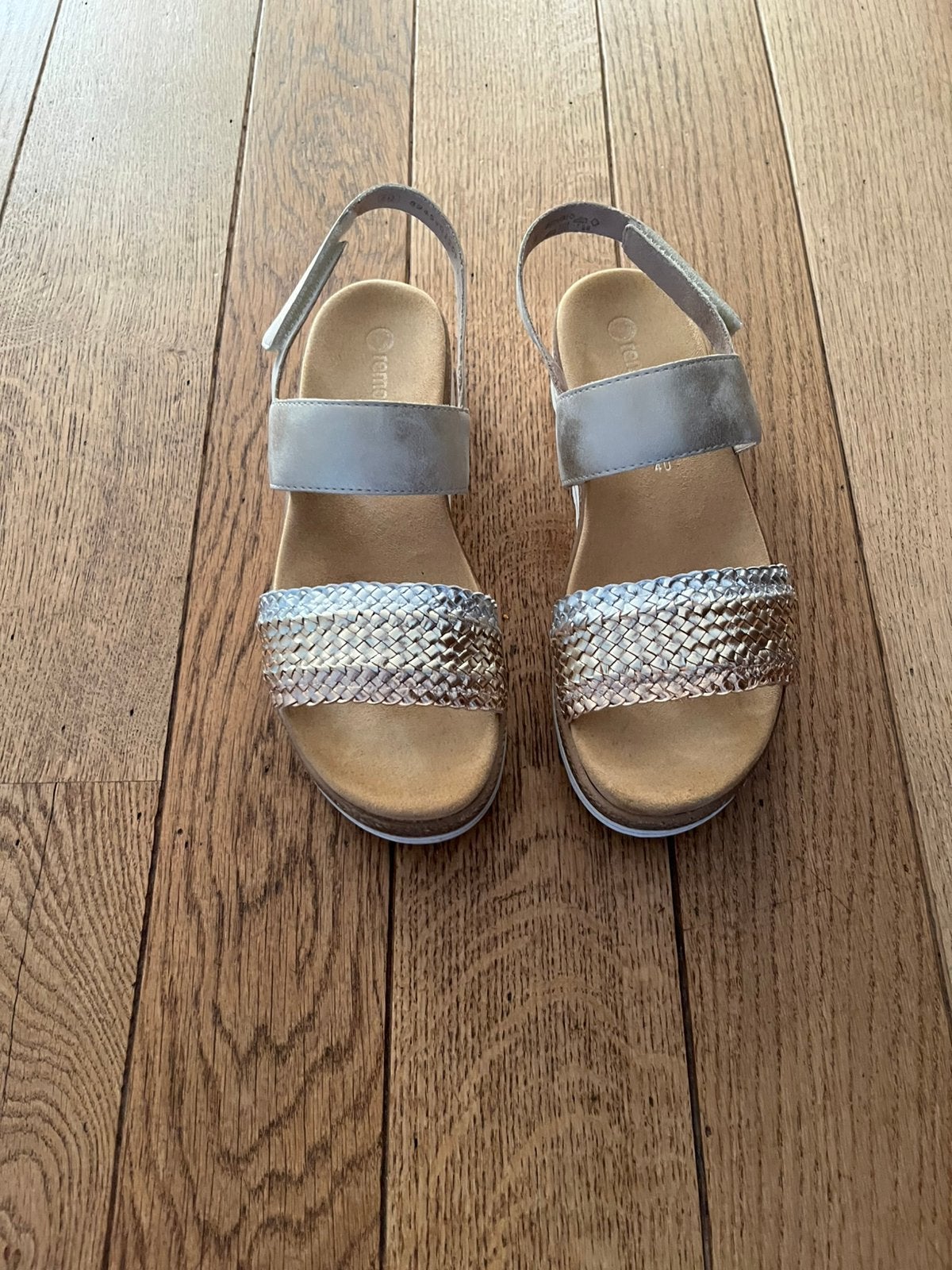 Sandalen nieuw, Kleding | Dames, Ophalen of Verzenden, Zo goed als nieuw, Overige kleuren, Sandalen of Muiltjes