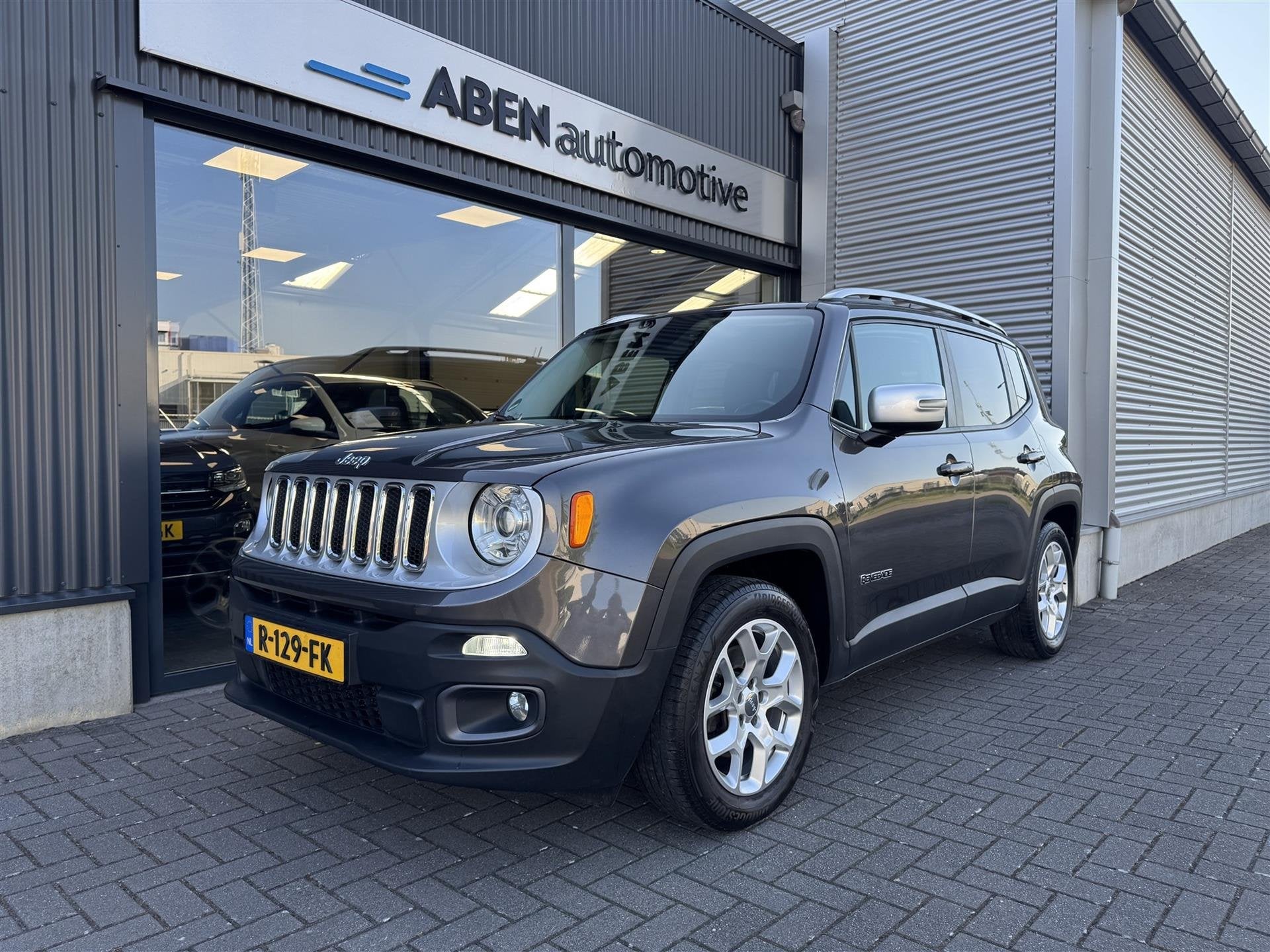 Jeep Renegade 1.4 MultiAir 140PK Limited (LEDER|NAVI|STOELVE, Automatische klimaatregeling, Gebruikt, 4 cilinders, Leder