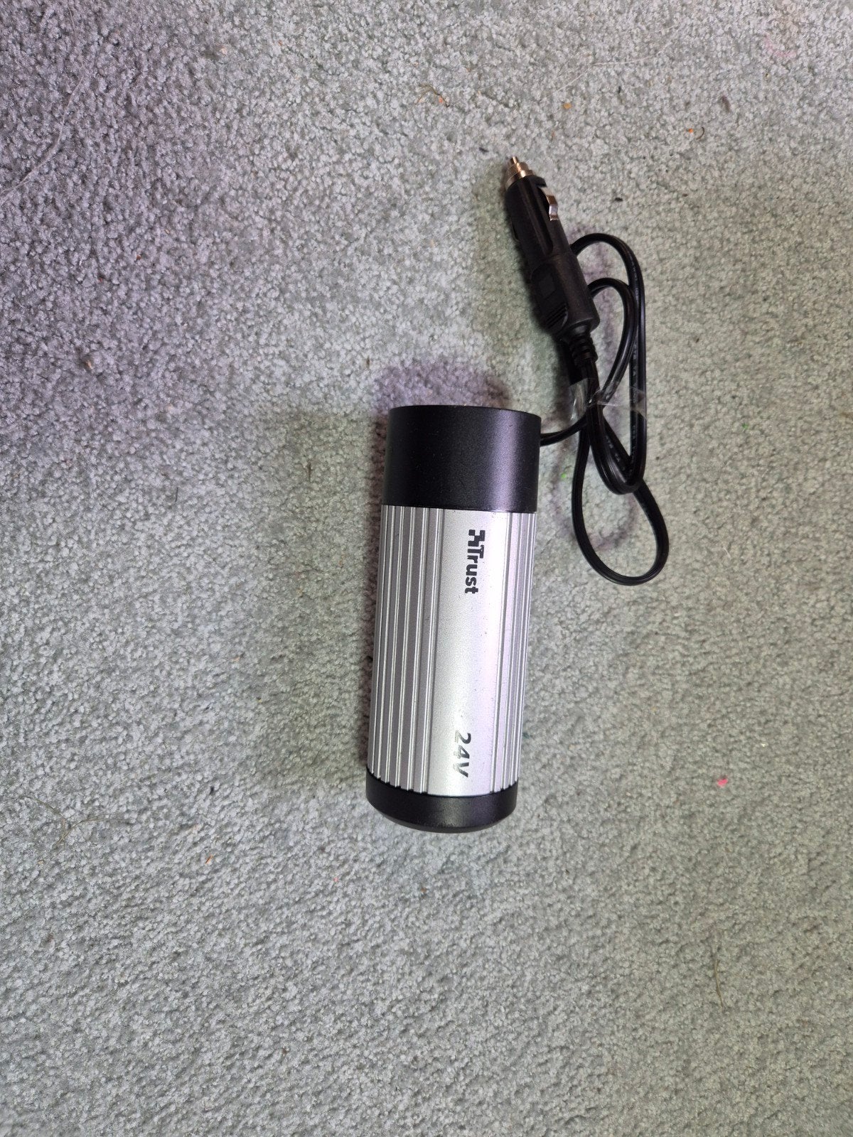 Trust 24V Auto Omvormer met USB en Stopcontact, Ophalen of Verzenden, Zo goed als nieuw