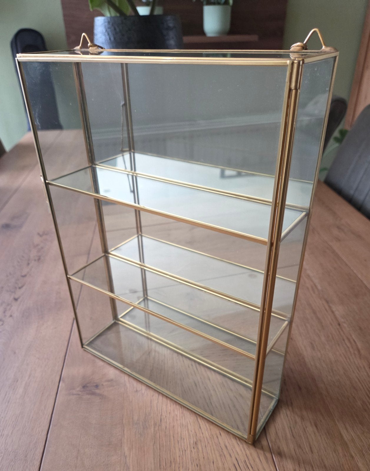 Glazen vitrinekastje met messing frame - Handgemaakt, Ophalen, Met plank(en), Minder dan 50 cm, Zo goed als nieuw