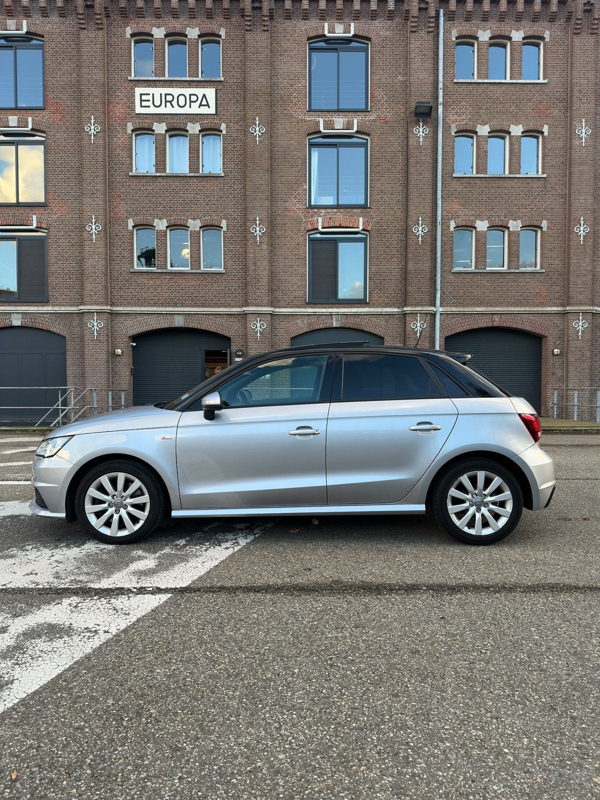 Audi A1 1.8 Tfsi 192pk S Tronic 2016 Grijs, Auto's, A1, Zwart, 4 stoelen, Leder