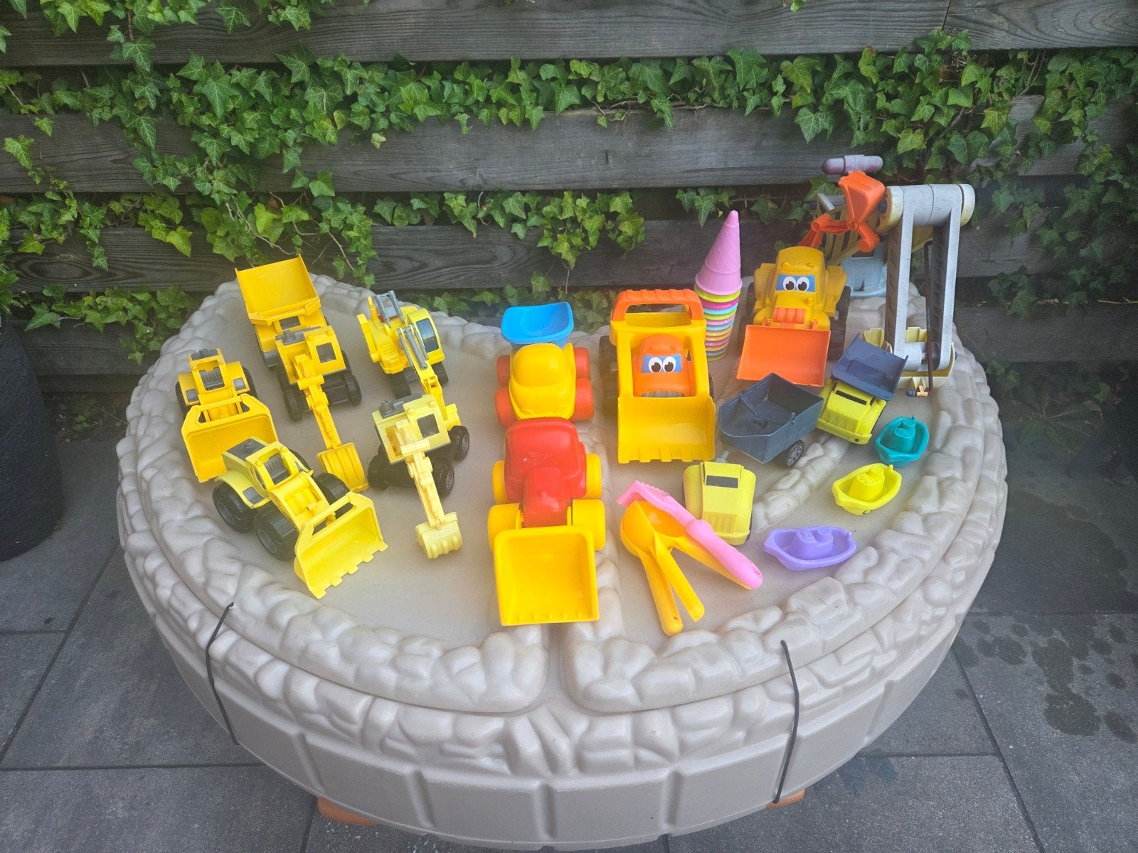 Little Tikes Zand- en Watertafel met Graafmachine, Ophalen