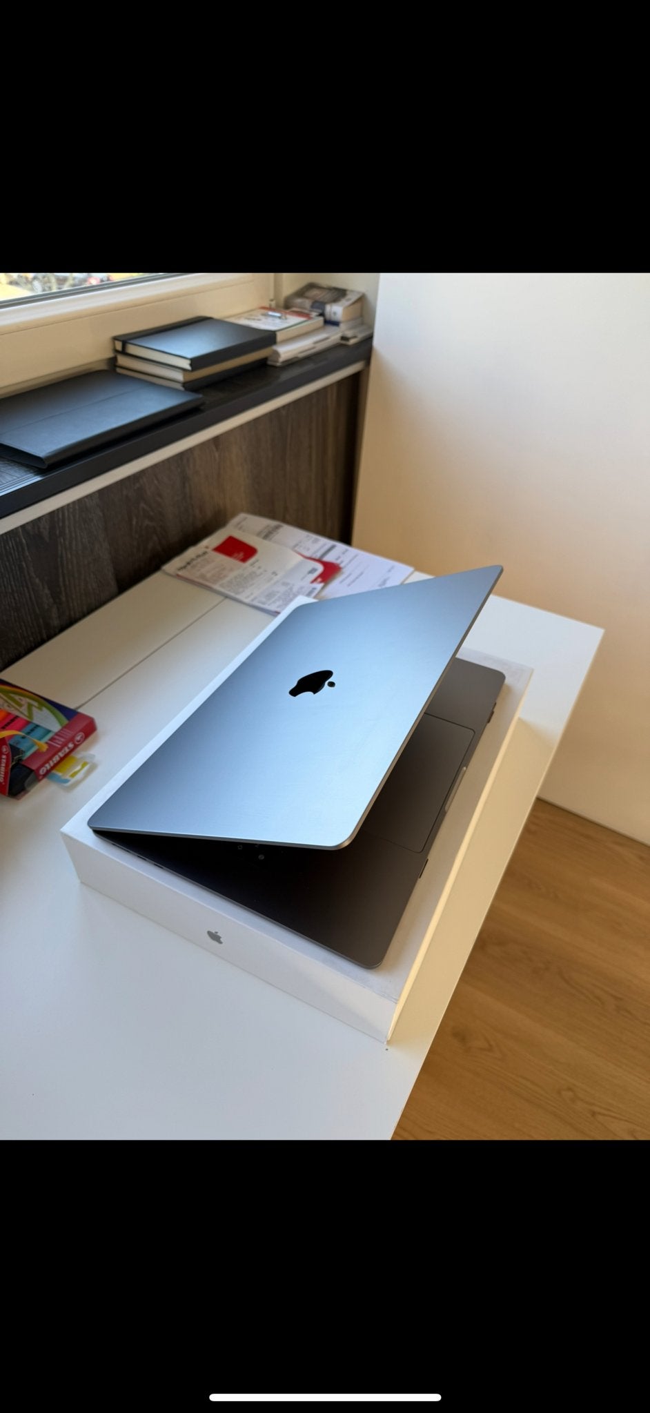 Zo goed als nieuwe MacBook air 15 inch, MacBook Pro, 256 GB, 2 tot 3 Ghz, Ophalen of Verzenden