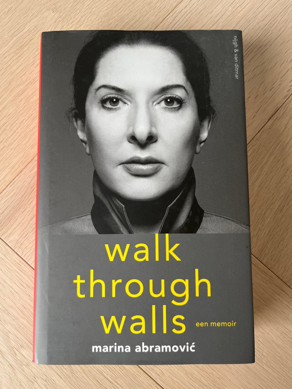 Walk Through Walls - Marina Abramovic (Nederlandstalig), Ophalen of Verzenden, Zo goed als nieuw, Kunst en Cultuur
