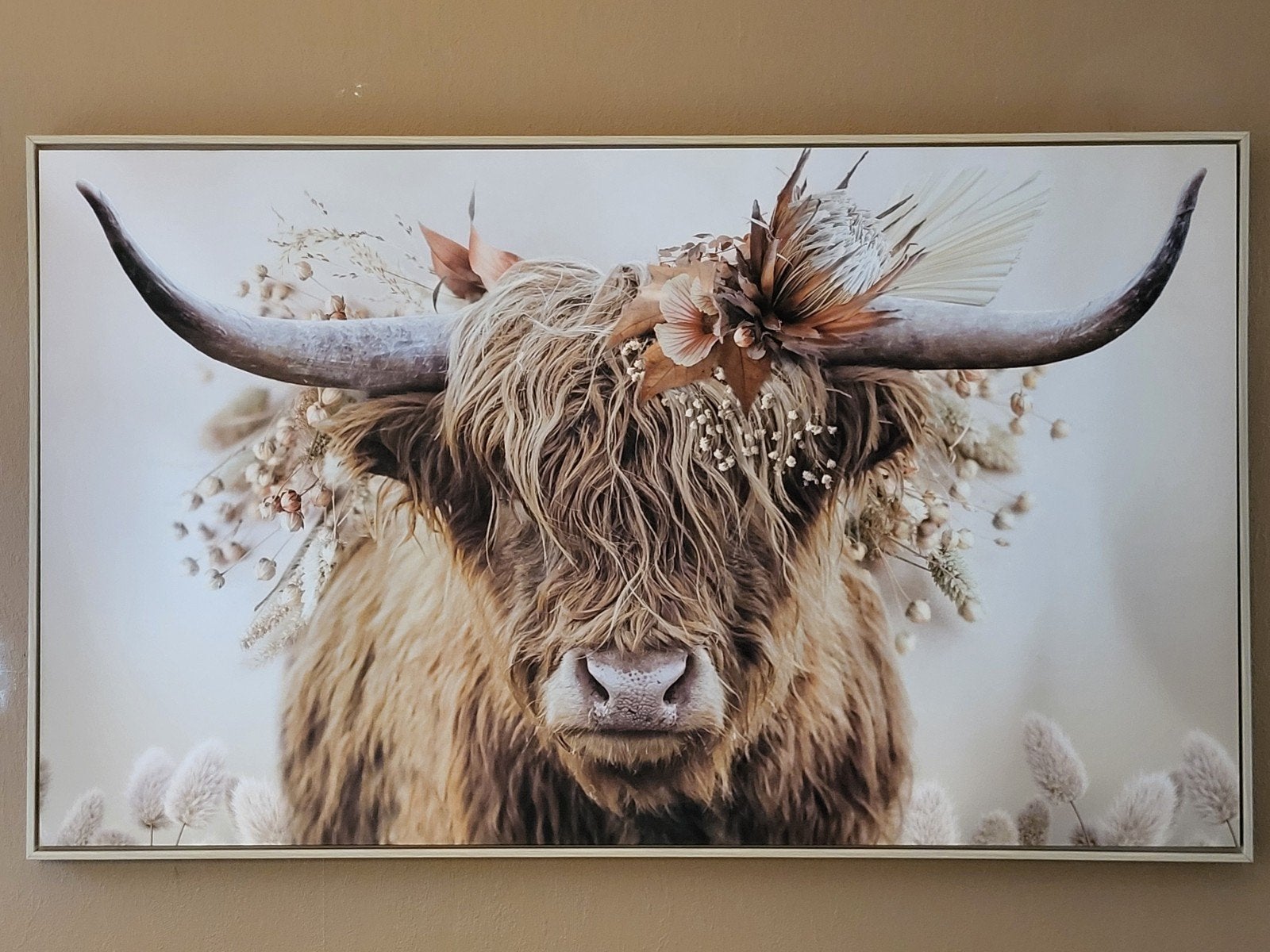 Schilderij Schotse Hooglander met bloemen, Huis en Inrichting, Ophalen, 50 – 75, 100 tot 125 cm, Print